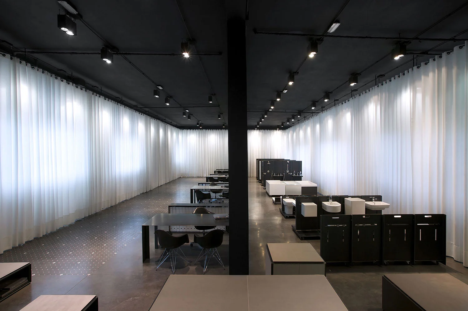 035__BATH LABORATORY-SHOWROOM_01_dekleva_gregoric.jpg