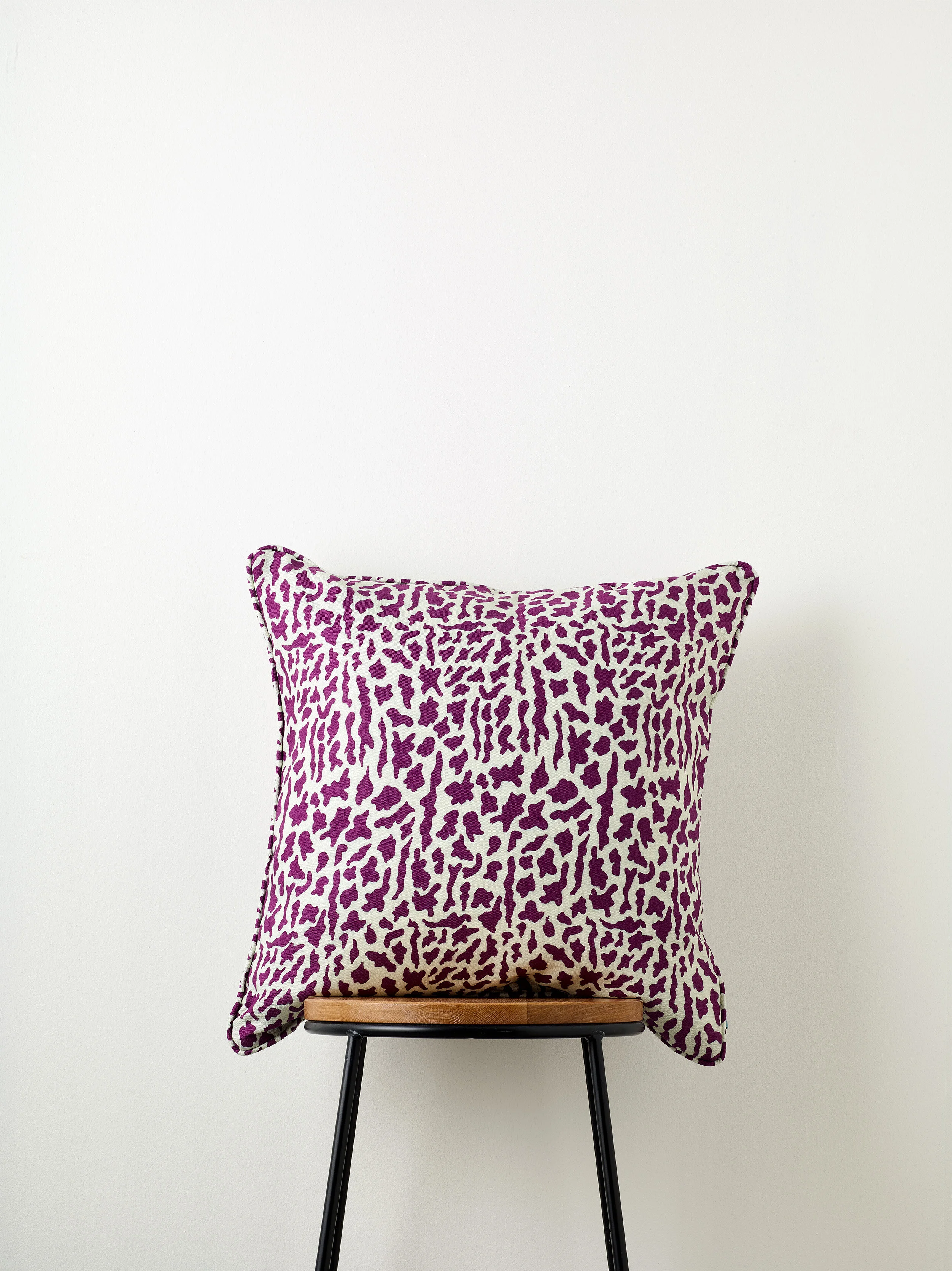 Cushion in Lichen  Mania Damson