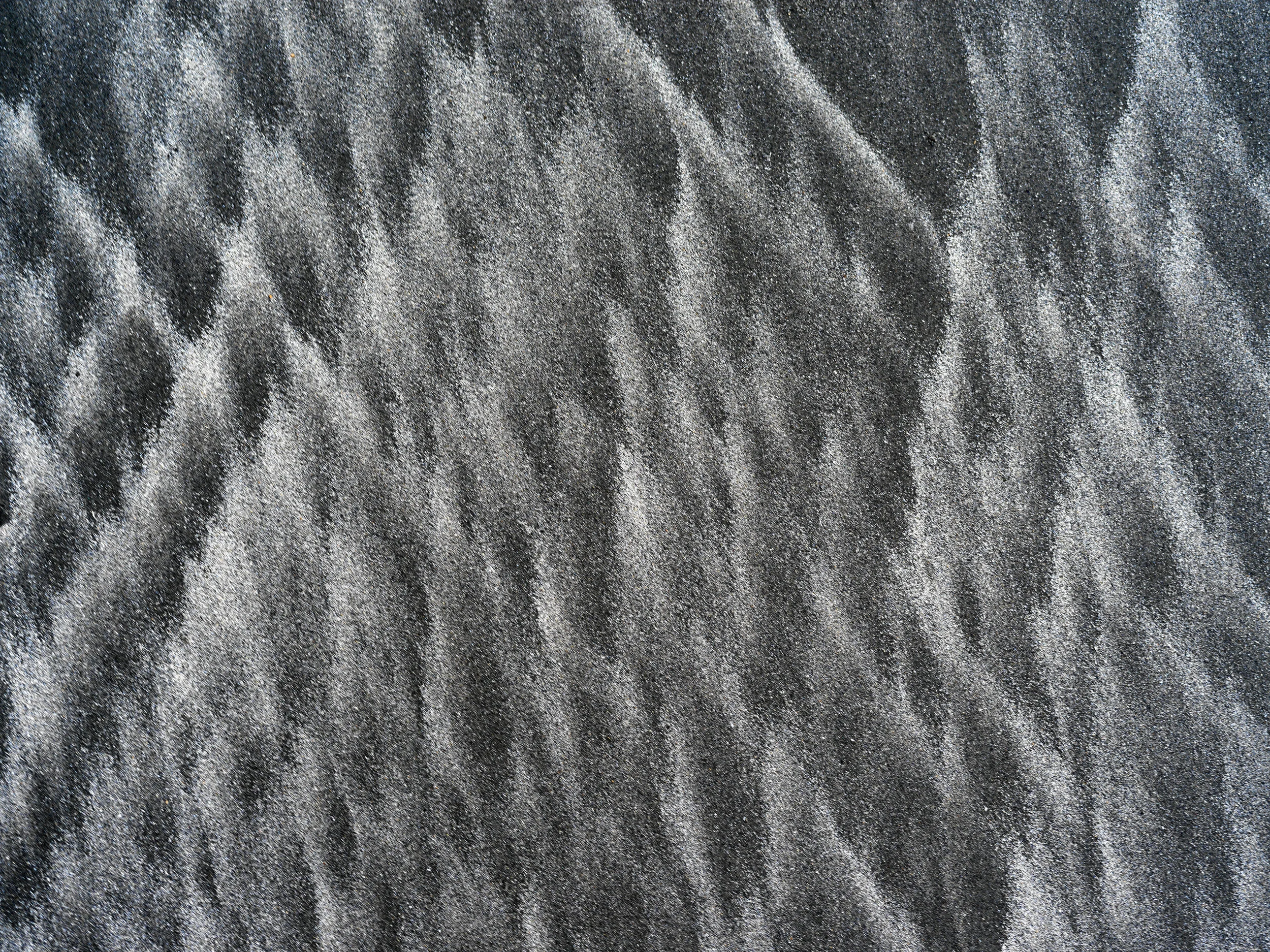 Edition of 3: 120 x 160 cm ( 2/3 left )Edition of 5: 60 x 80 cmEdition of 5: 30 x 40 cm