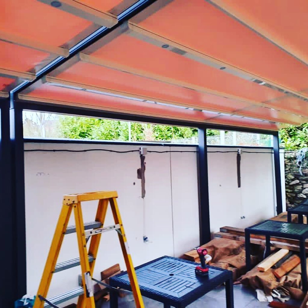 Beautiful outdoor space revamped with this Awning installation and ready for the Irish weather at The Castle Hotel, Blarney.
 ALWAYS #supportlocal @blarneycastlehotel