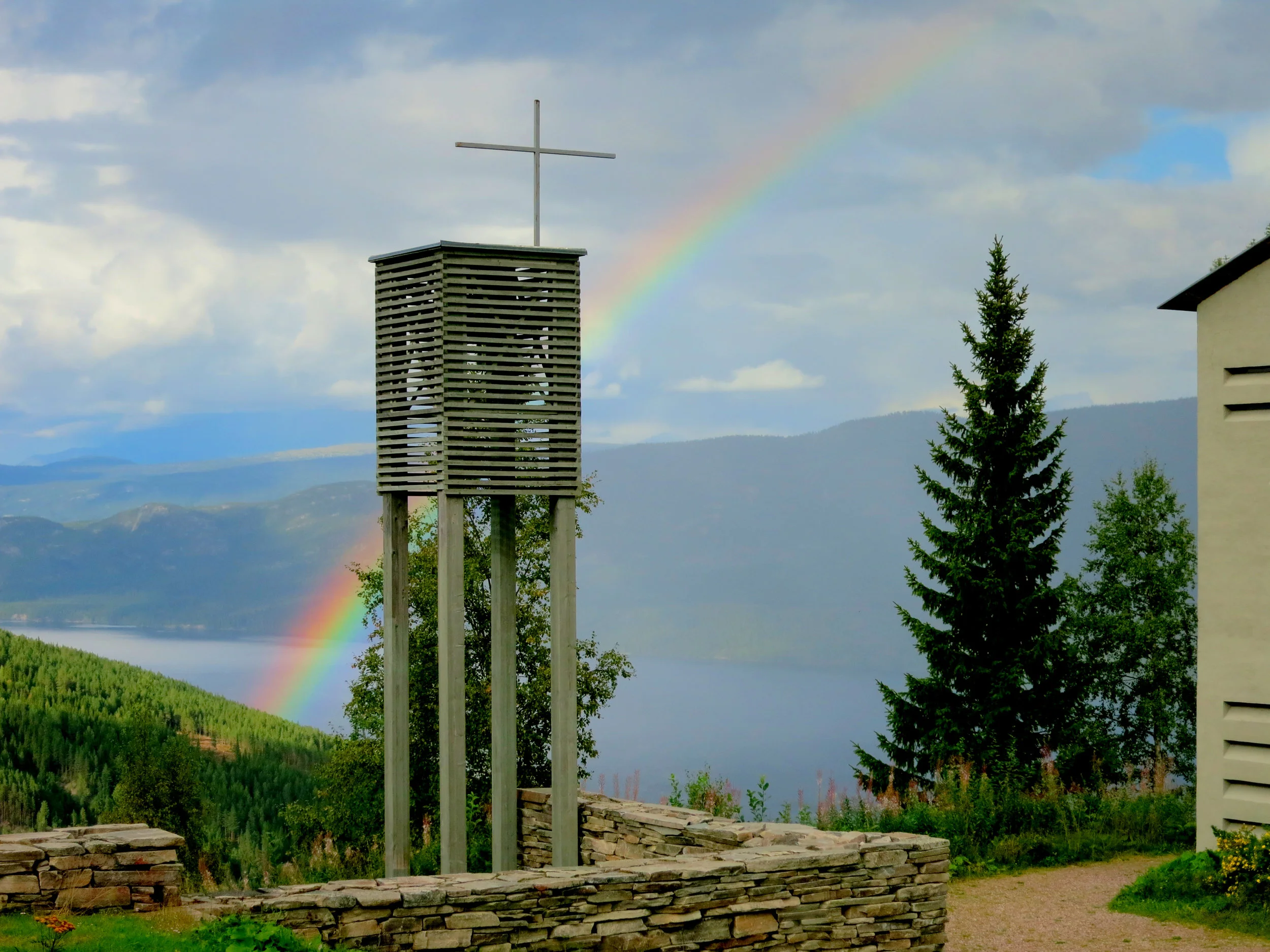 regnbu over klokketårnet.jpg
