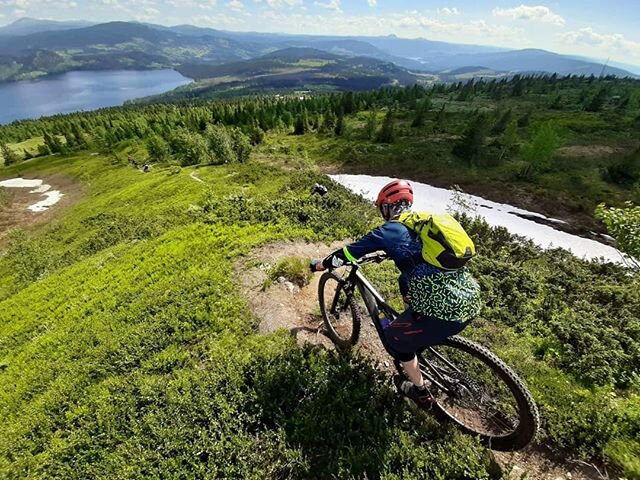 Ingen SVART UKE uten en tur p&aring; &quot;Insta-ridge&quot; - og hallo, hvis det ser slik ut p&aring; Instagram uten filter, s&aring; kan du godt gjette deg til at det var MEGA FREAKIN AWESOME i virkeligheten.
.
#svartuke #bikebeitost&oslash;len #ri