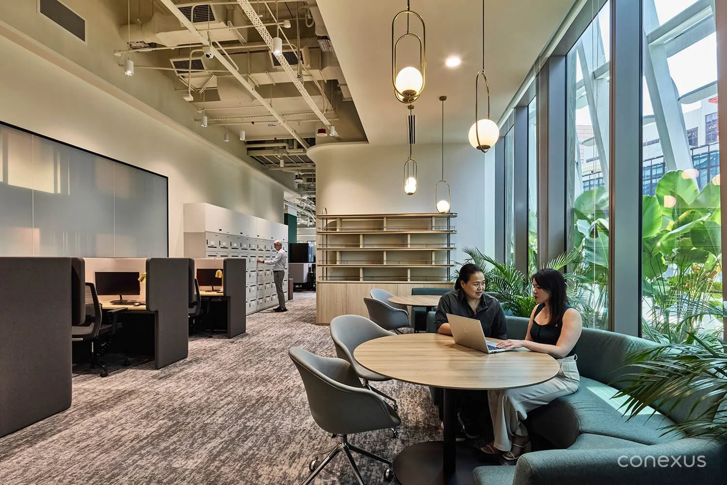  Reflecting Manulife FA’s people-first values, a wide variety of workspaces are designed for user comfort and offer stunning panoramic views 