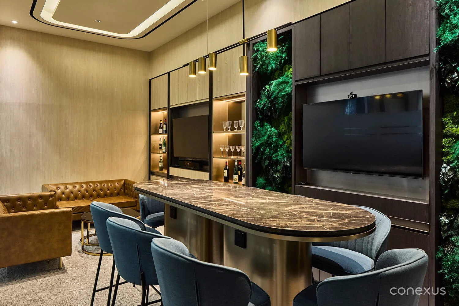  Bespoke finishes and a versatile layout allow this meeting room to double as a multi-functional space for client engagements. 