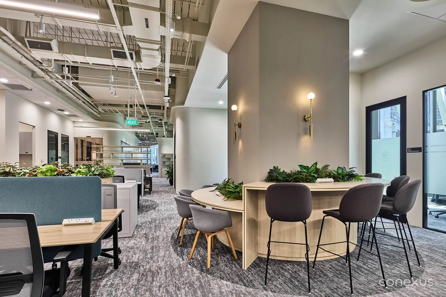  Meeting rooms and workstations seamlessly integrate reused furniture from the previous office to reduce waste, supporting Manulife FA's commitment to sustainability. 