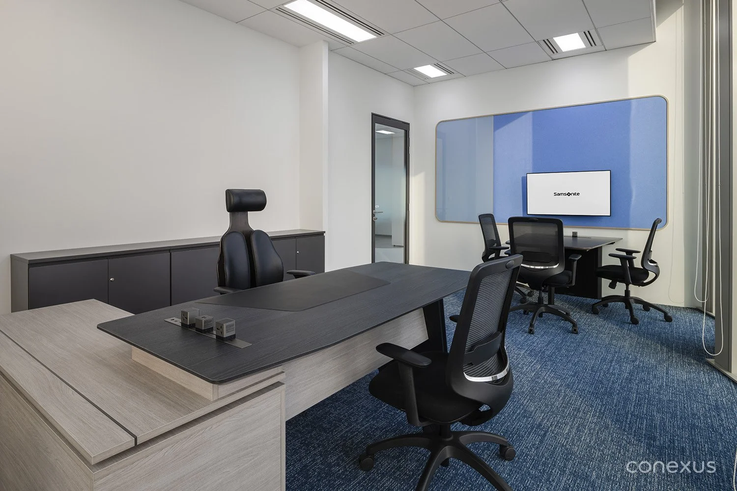  A calm leadership room balances authority, clarity and focused decision-making. 