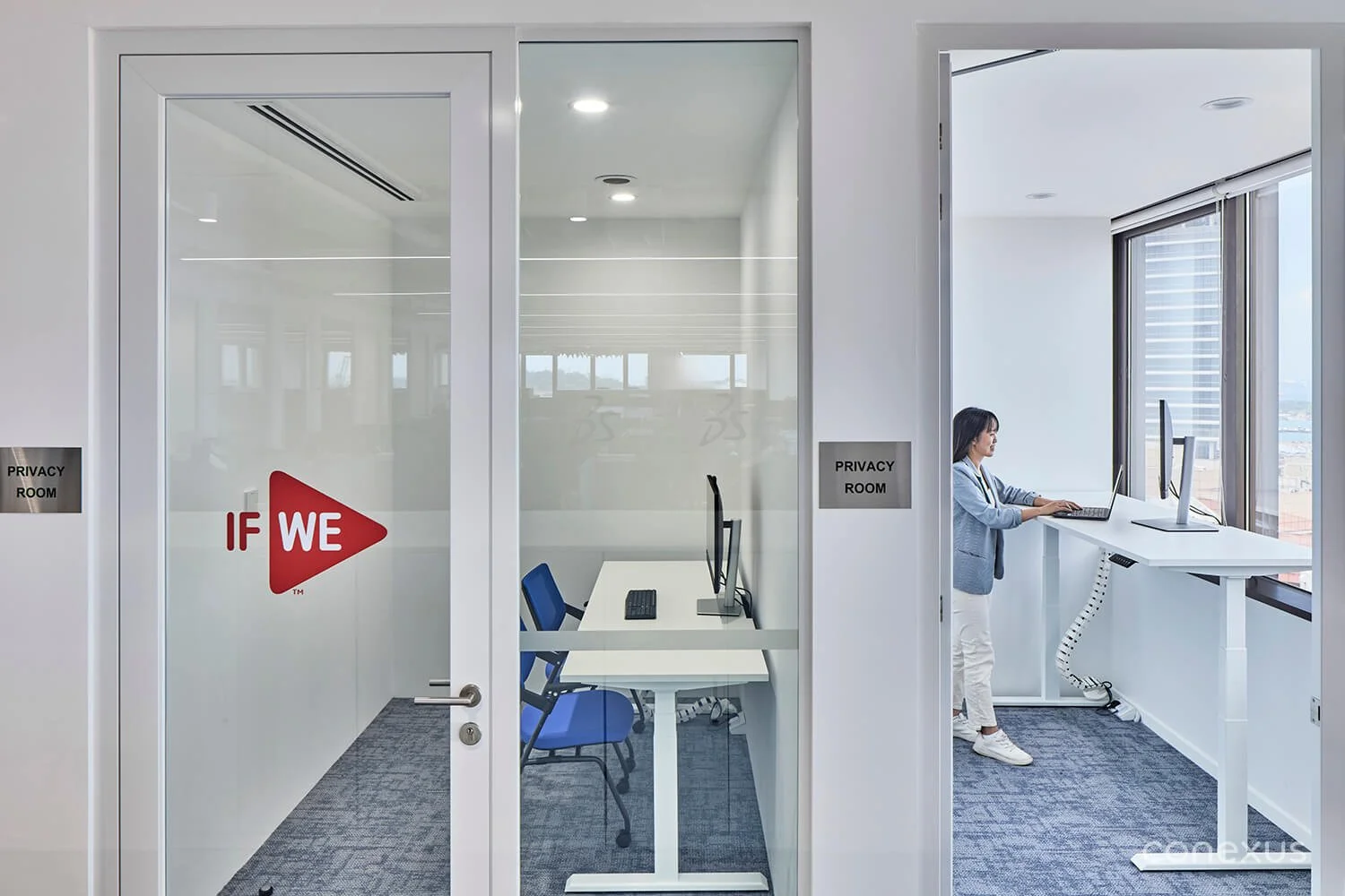  Height-adjustable tables in enclosed meeting rooms introduce greater autonomy in how users work, without compromising productivity or functionality. 