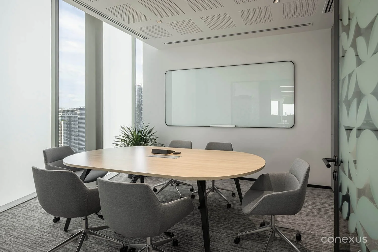  Meeting rooms of varying sizes support formal, informal, and hybrid modes of collaboration. 