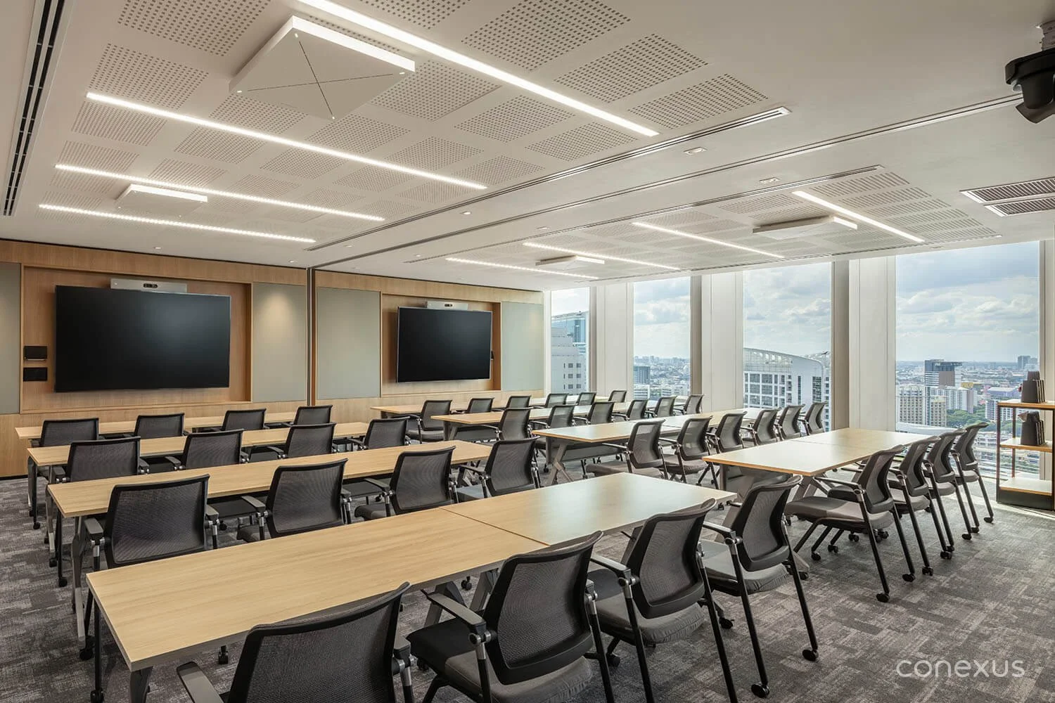  An operable wall connects two training rooms, enabling teams to scale the space up or down. 
