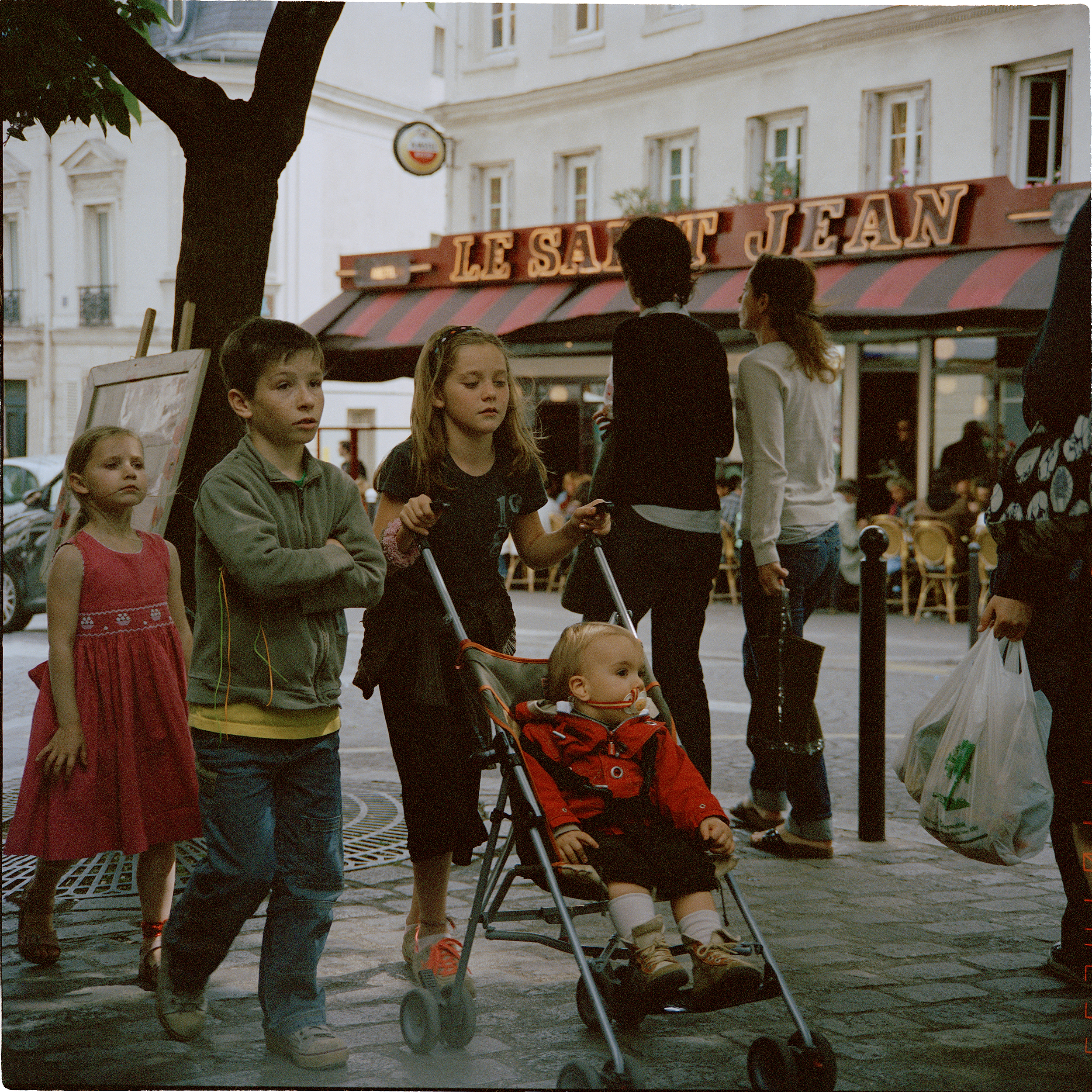 2008_05_28_street_paris_r2_f25_6x6.jpg