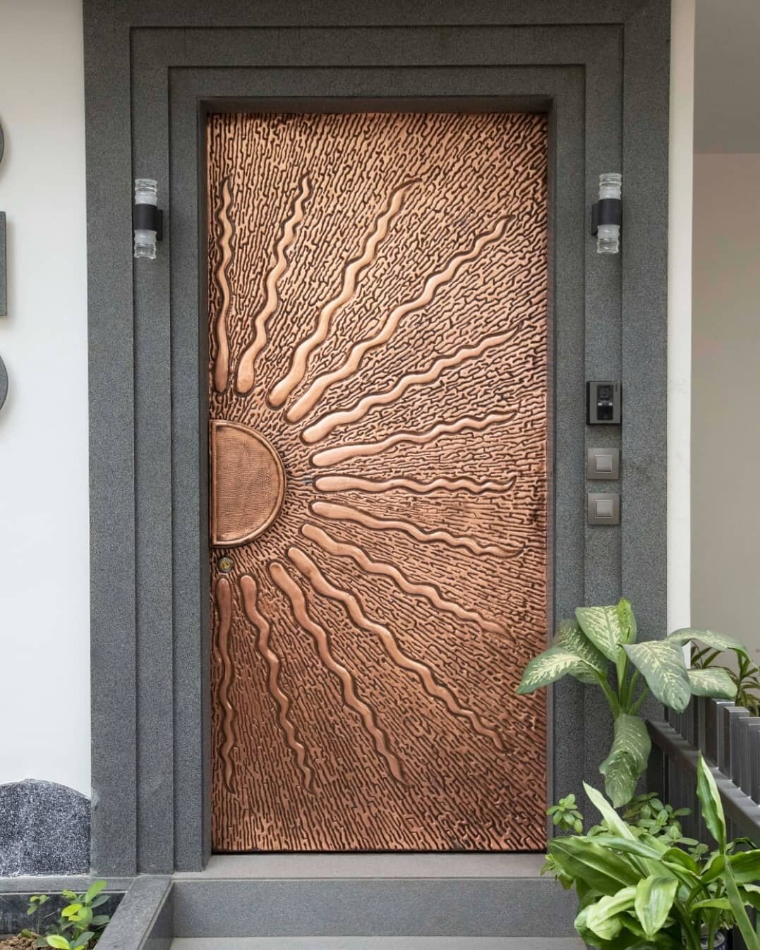 A mastercreation with an aspirational vibe . 
Sunburst , part of our copper door collection, is passionately crafted over copper skin .
One of a kind creation , capable of tranforming any space into a stunning scenario .