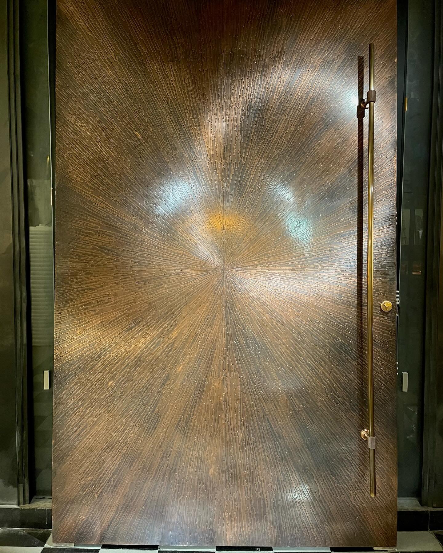 &ldquo;Presenting the exquisite copper Starburst Door:
Handcrafted in natural brass with a stunning starburst design, this door is a true work of art. The hand-casted handle, created using the traditional repouss&eacute; technique, adds a touch of el