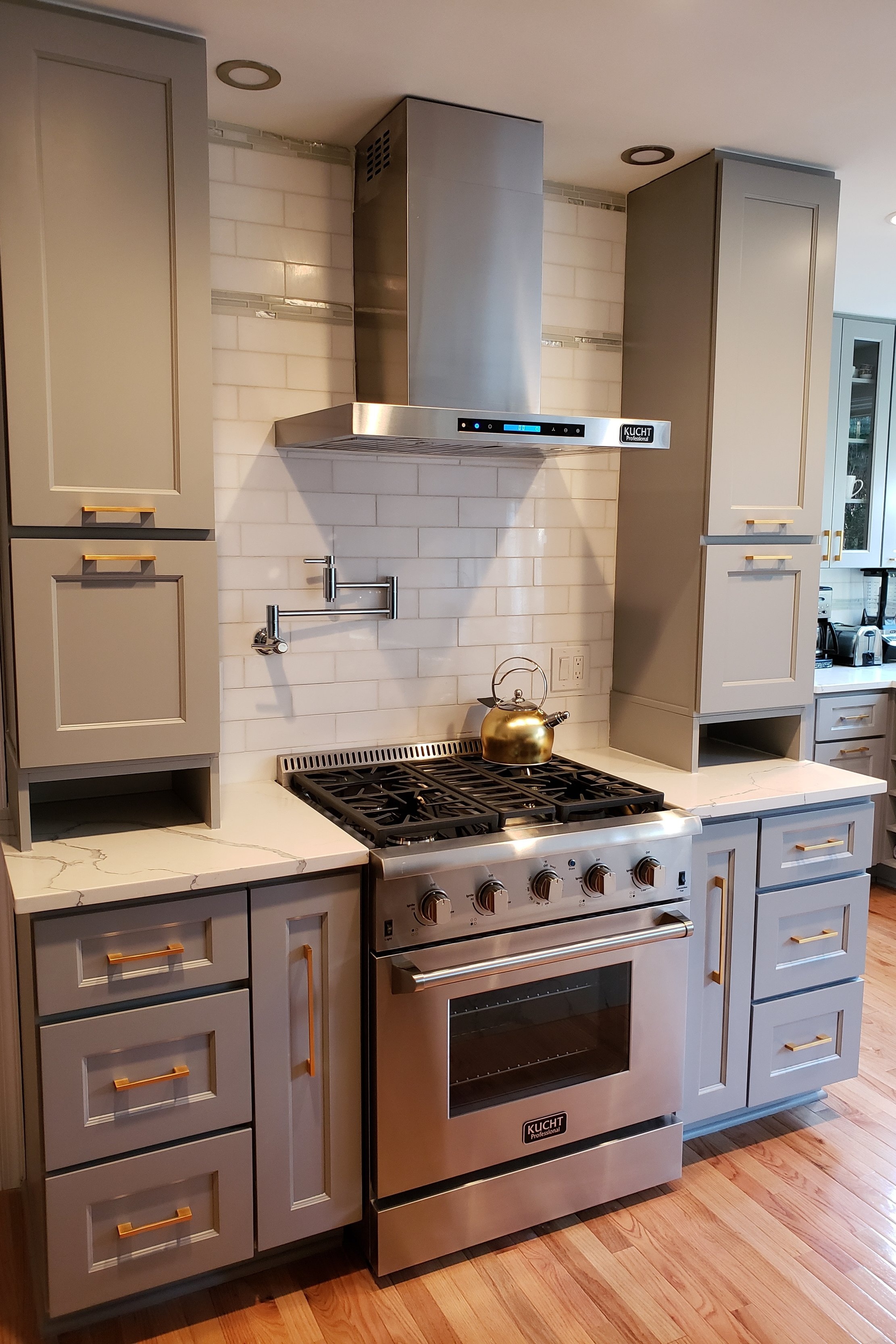 Brooklyn shown in Modern Gray.