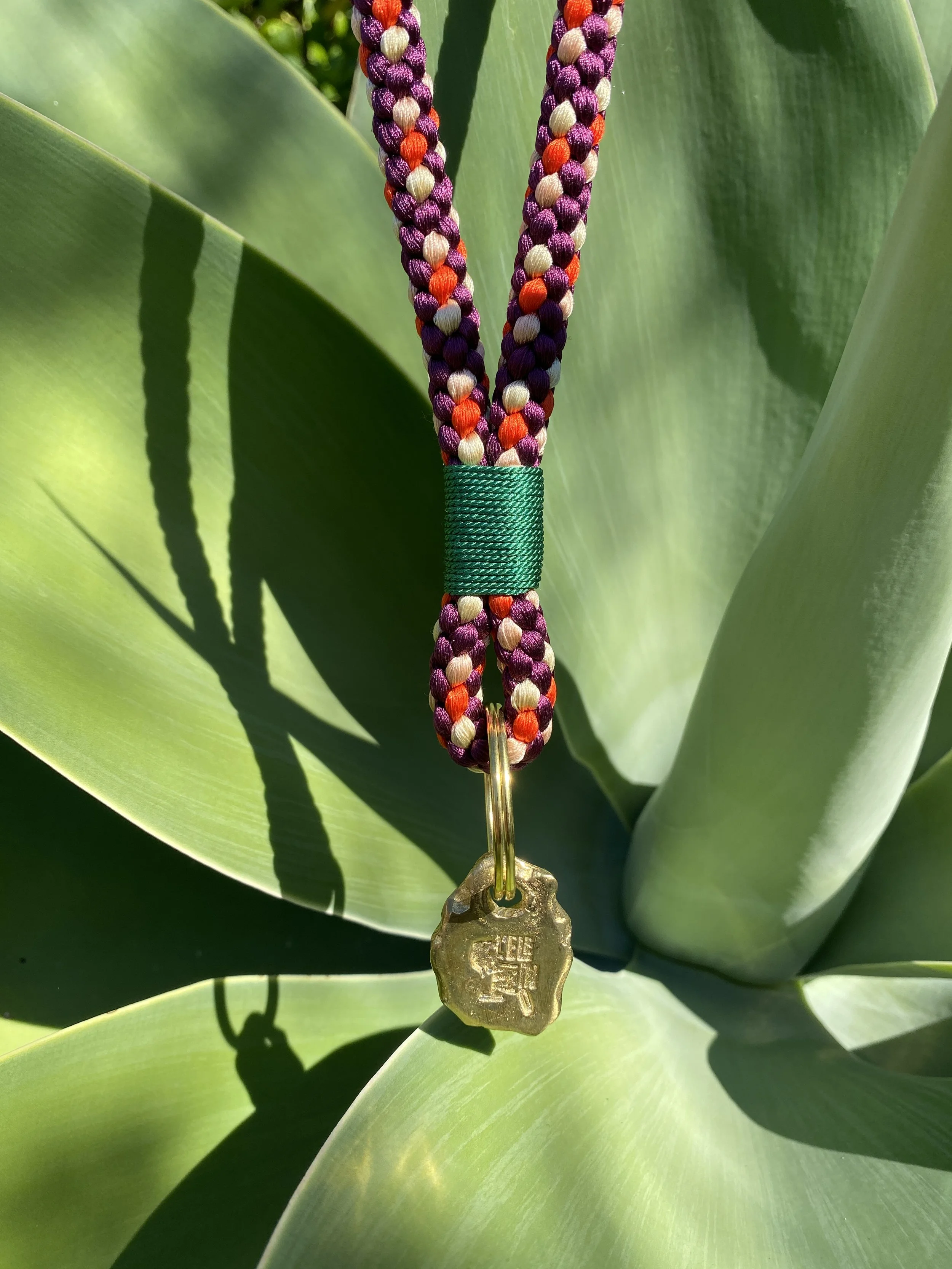 Long Key Strap made out of silk, in the colors bright red, bordeaux, rose and off-white, with a green finish