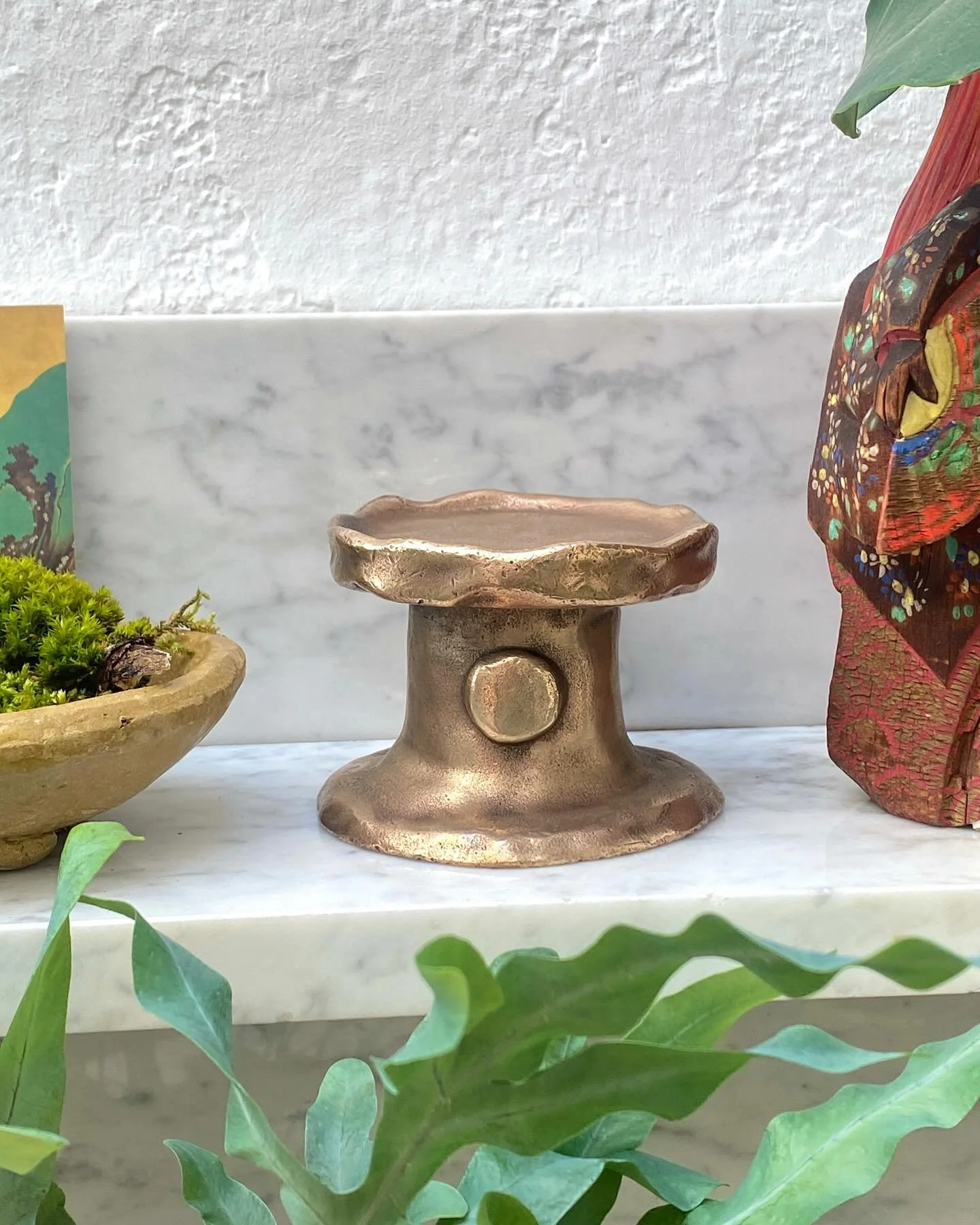 Spring arrival! CANDLE STAND 💫#solidbronzesculpture #backinstock Made in Austria #happy @lelefantino_fine_goods 🕯️♥️