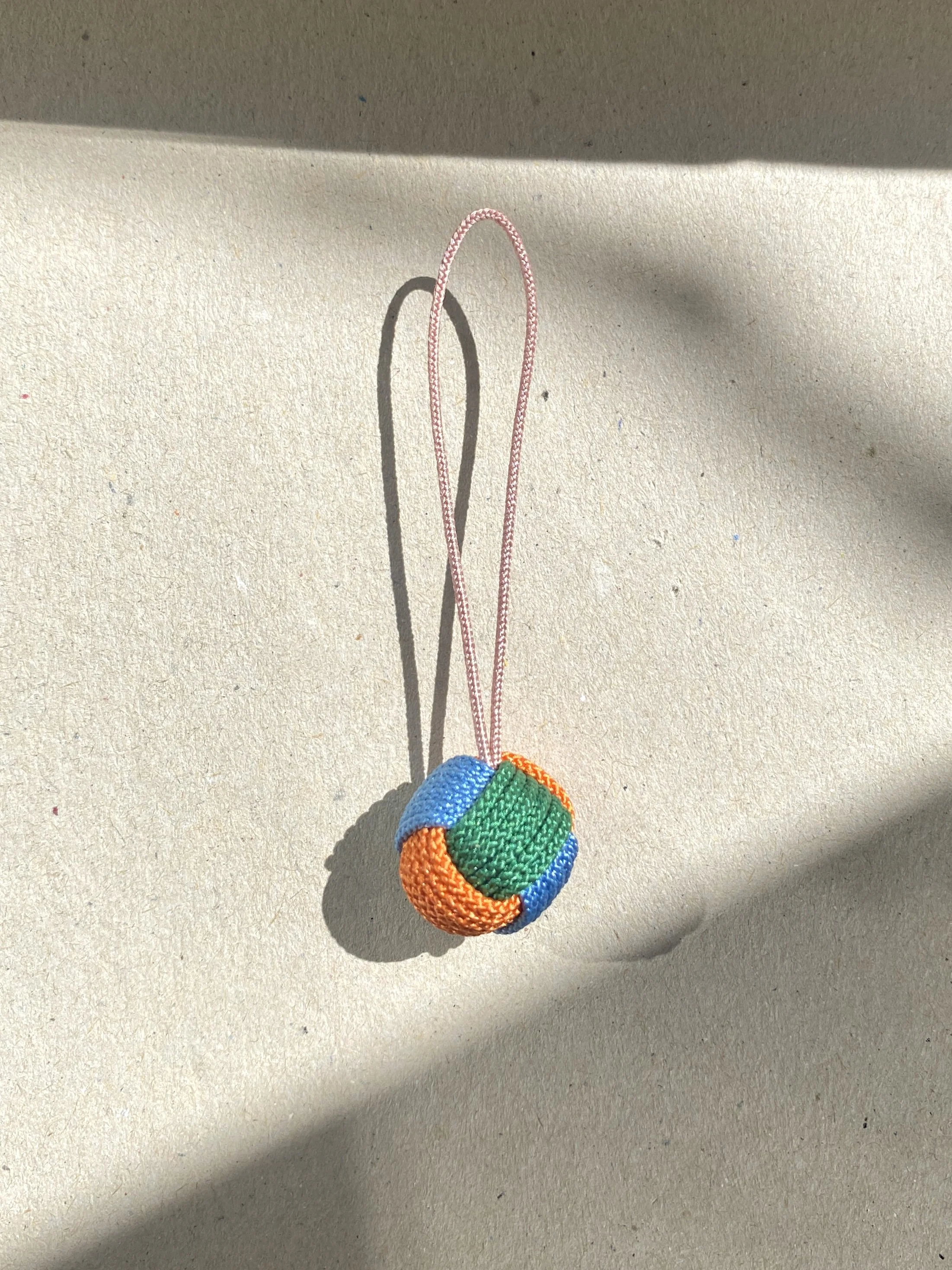 LUCKY KNOT  light blue-green-orange