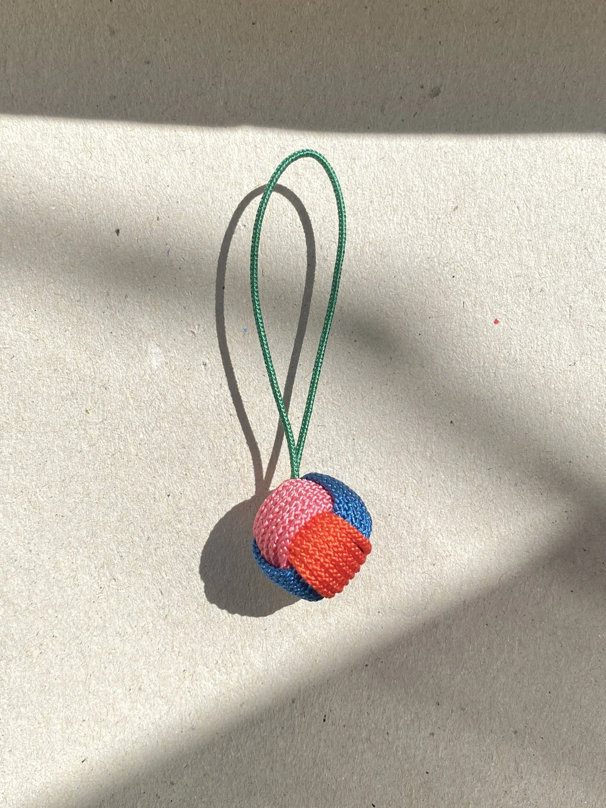 LUCKY KNOT  pink-blue-red