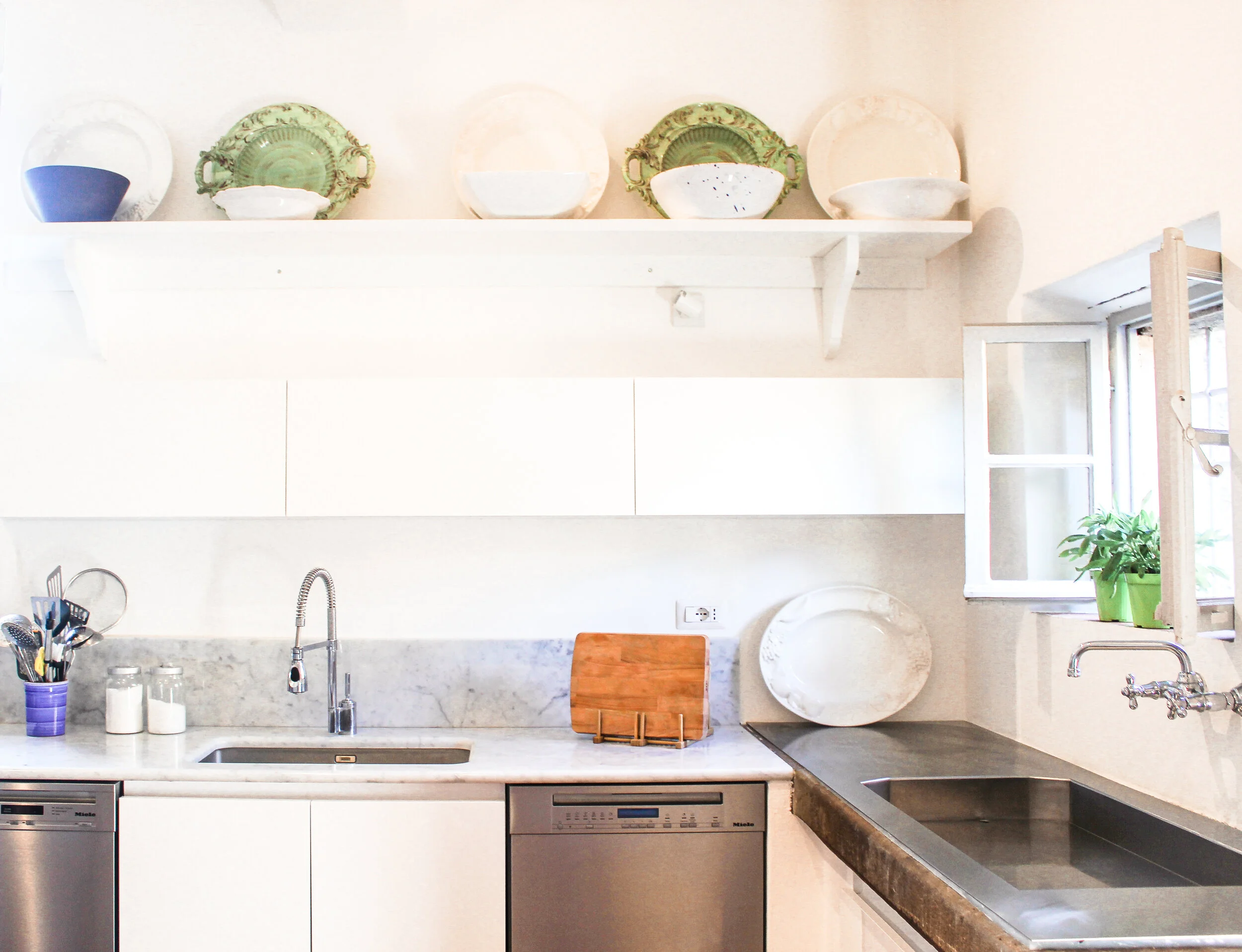 Villa Orsetti Tuscan Kitchen Sinks.JPG