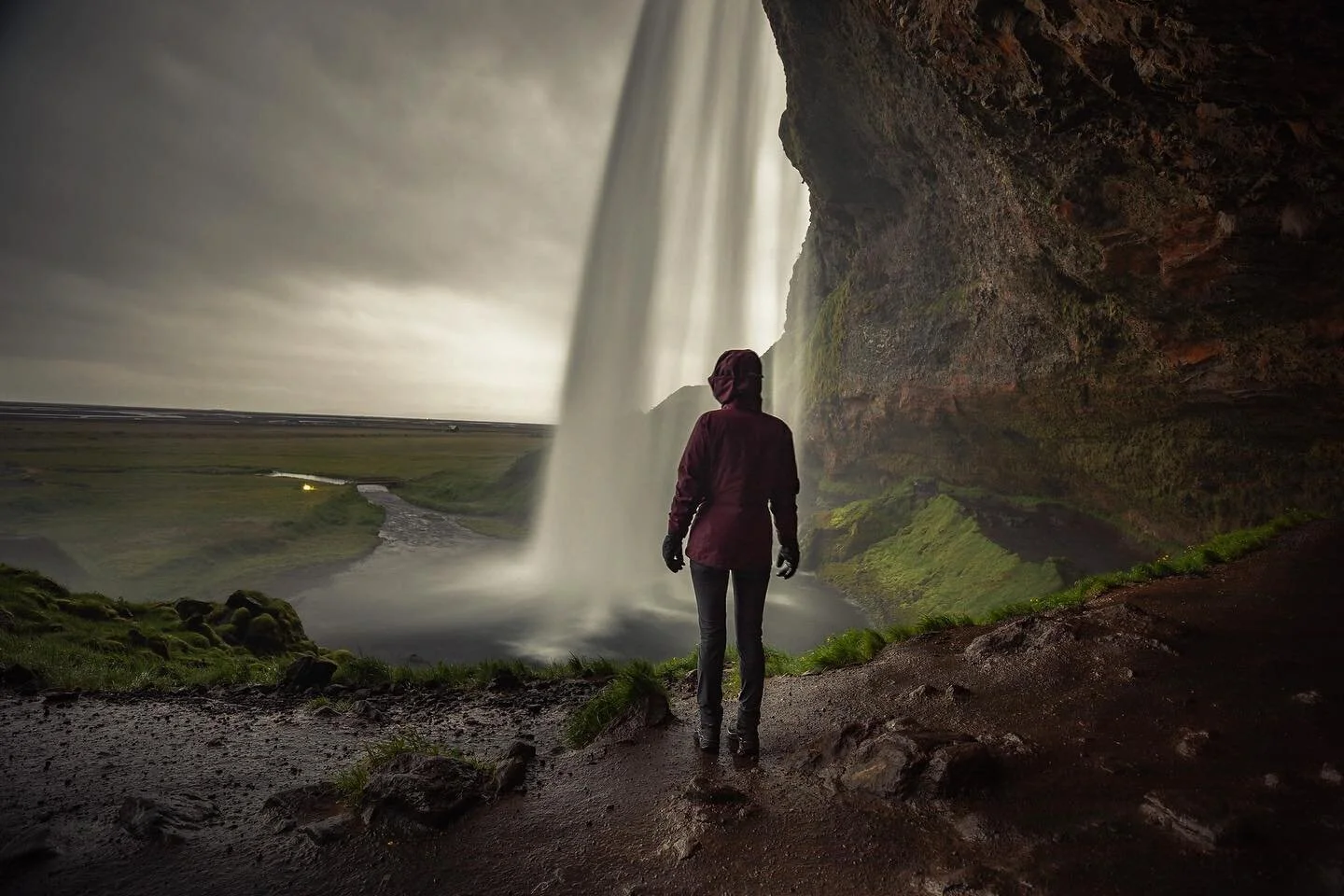 View from behind. Seljalandsfoss 🇮🇸6.17.2019 midnight sun.
.
.
.
.
.
.
.
#iceland #wheniniceland #guidetoiceland #theoutbound #everyoneoutside #optoutside #neverstopexploring #visiticeland #keepexploring #travel #waterfalls #earthpix #waterfall #lo