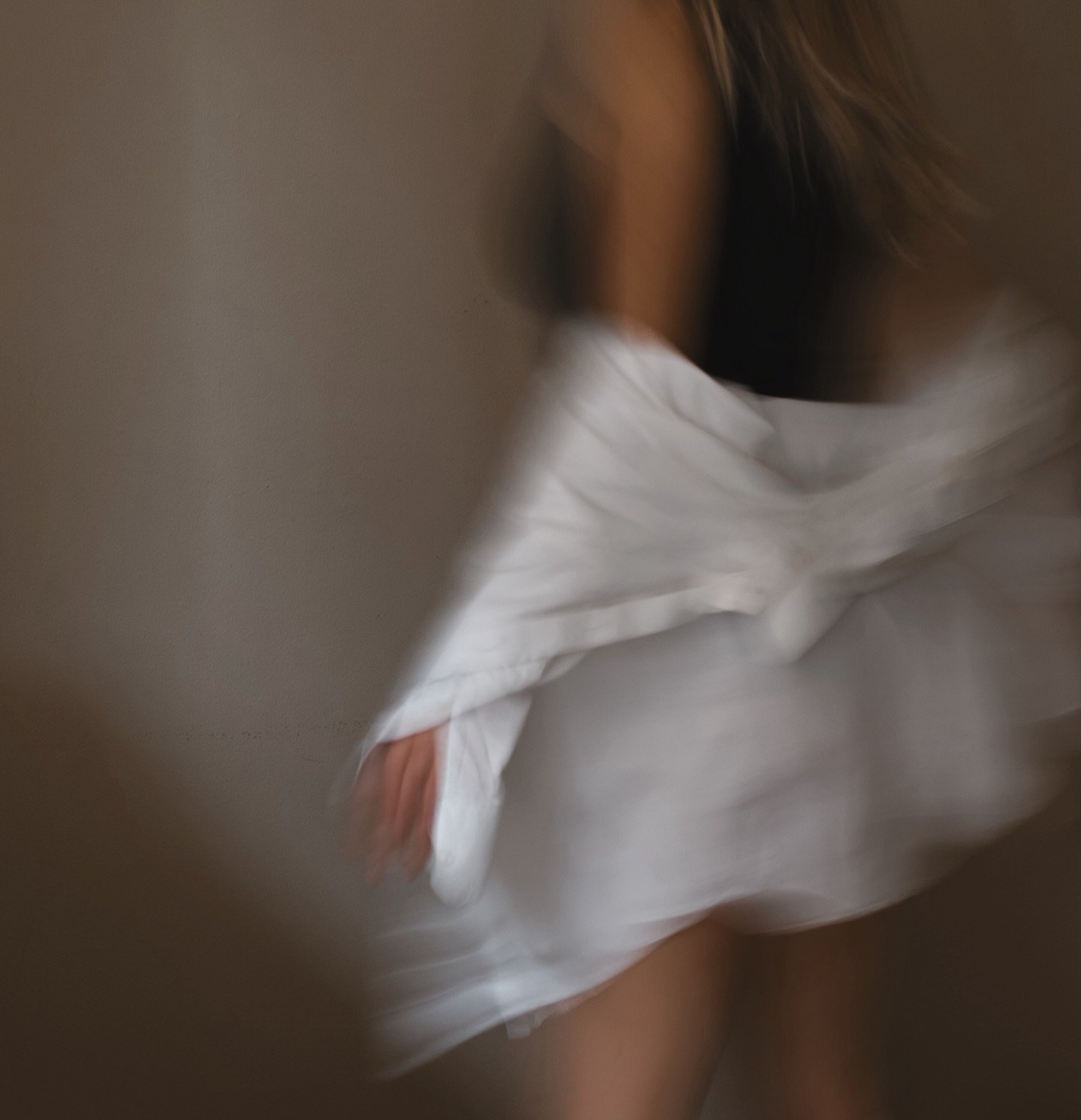 Movement. Dimension. Effortless beauty.
Soft ribbons of blonde, lived-in texture, and a finish that floats. Light hits just right&hellip; and confidence naturally follows. 

A seamless blend, a soft blonde glow, and that signature Heiress finish.

At