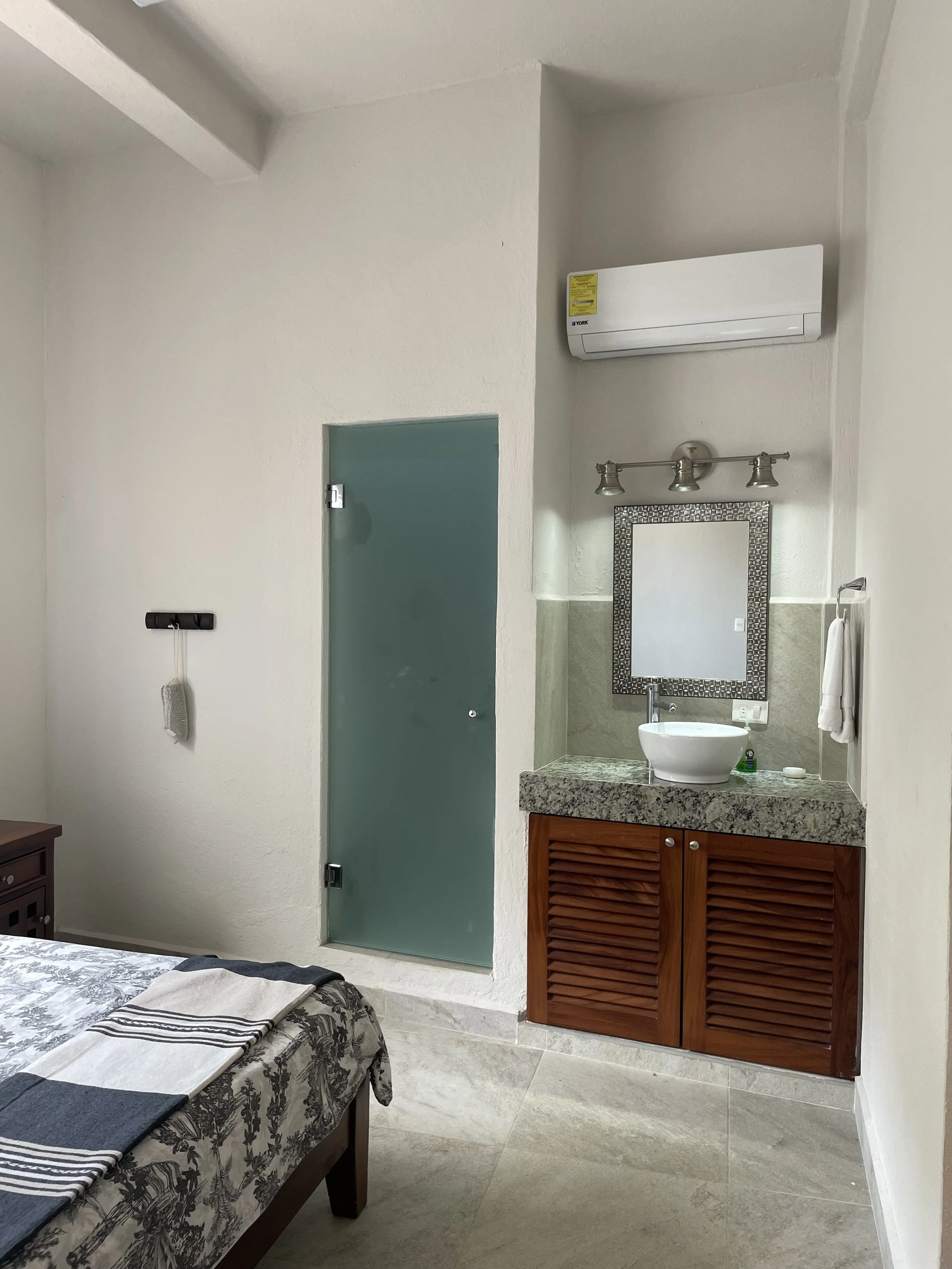 CBV - Blanco Bed - Bath 2.jpg