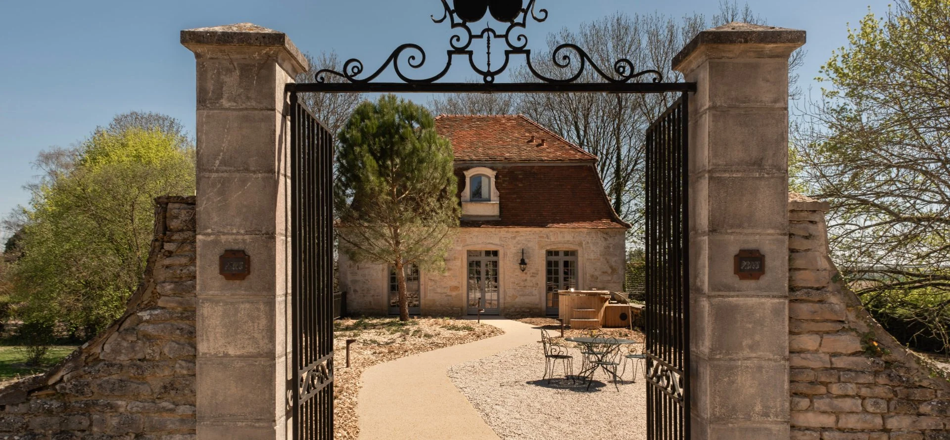 LesSourcesdeVougeot_LeMoulin_©MaximilienForgetStudio-7-2-e1777463573279.jpg