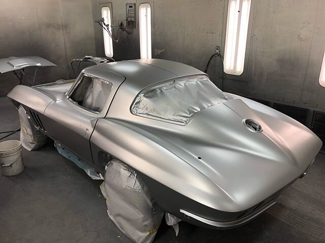 Silver pearl, with no clear on it! 
#corvette #chevy #chevrolet #restoration #carscustombellevue