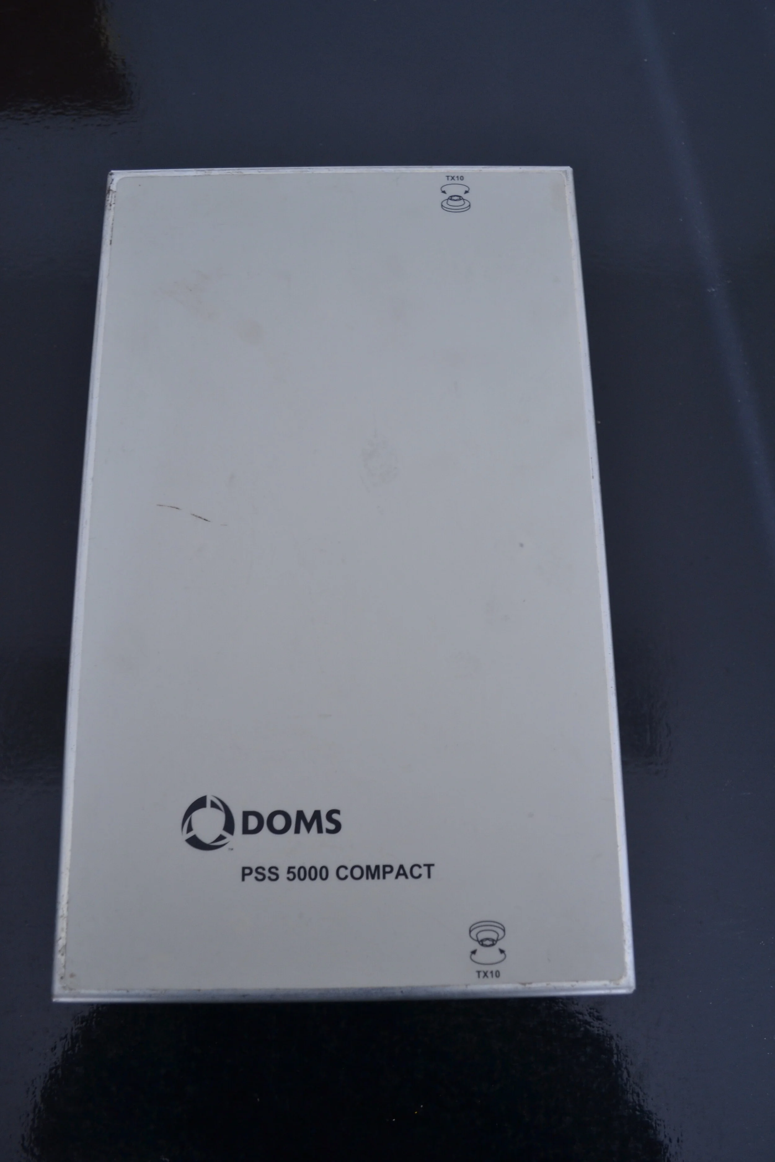 DOMS BOX COMPACT.JPG