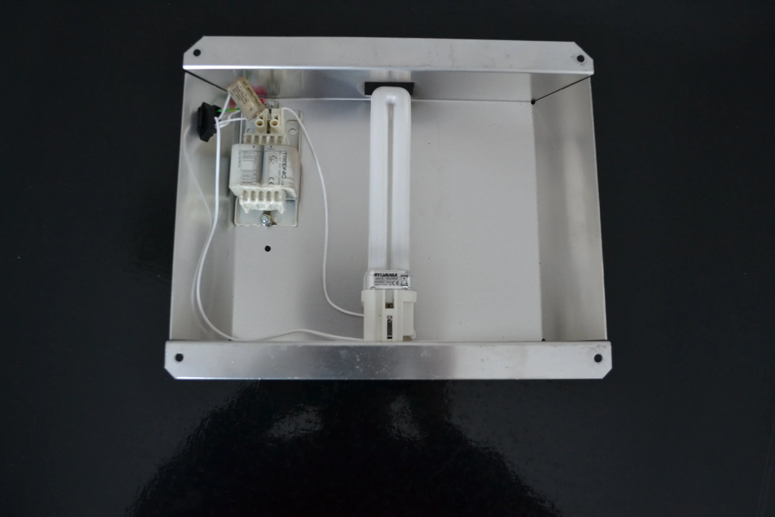 GM LIGHT HOLDER REFURBISHED