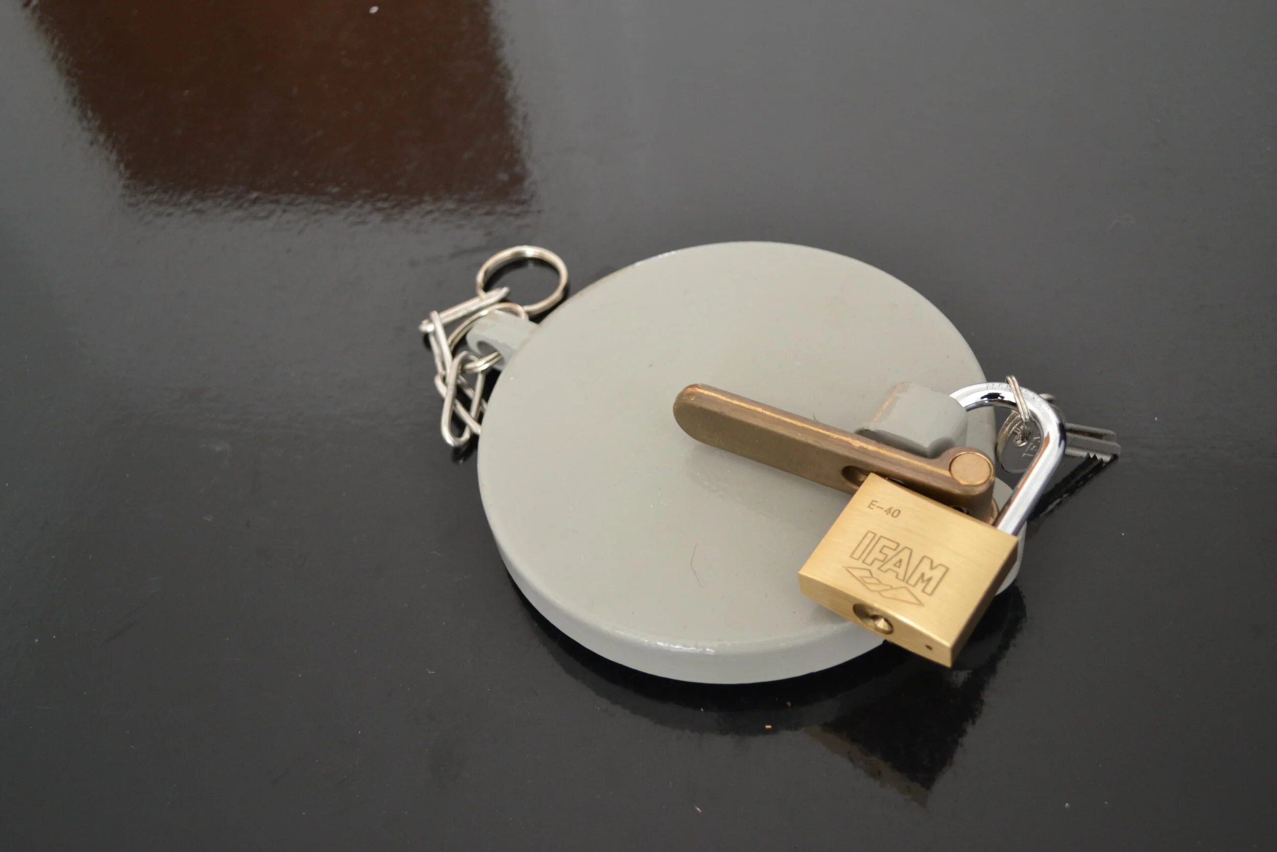 SINGLE LEVER CAP AND LOCK