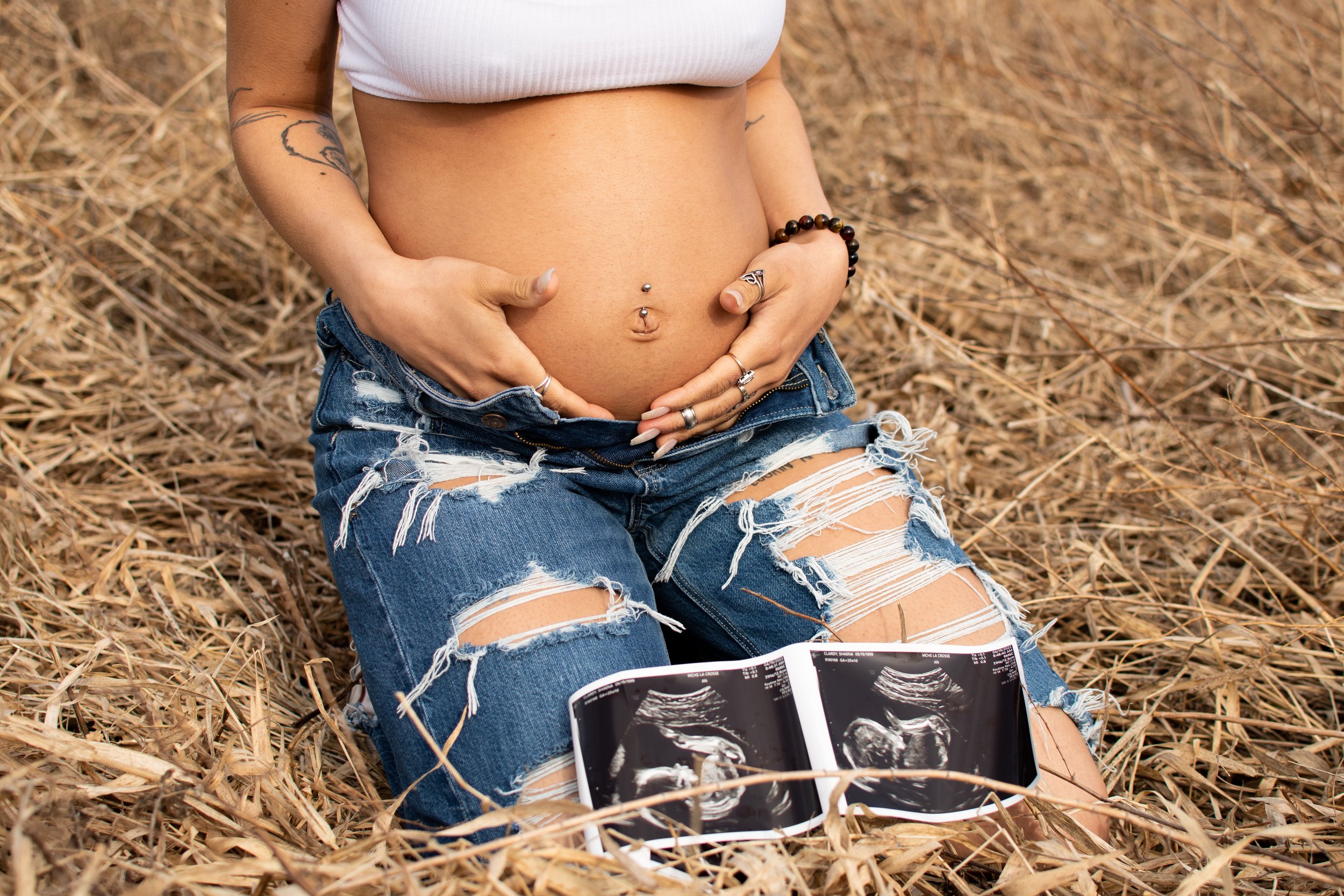 Natural maternity photos la crosse wi 20 weeks pregnant