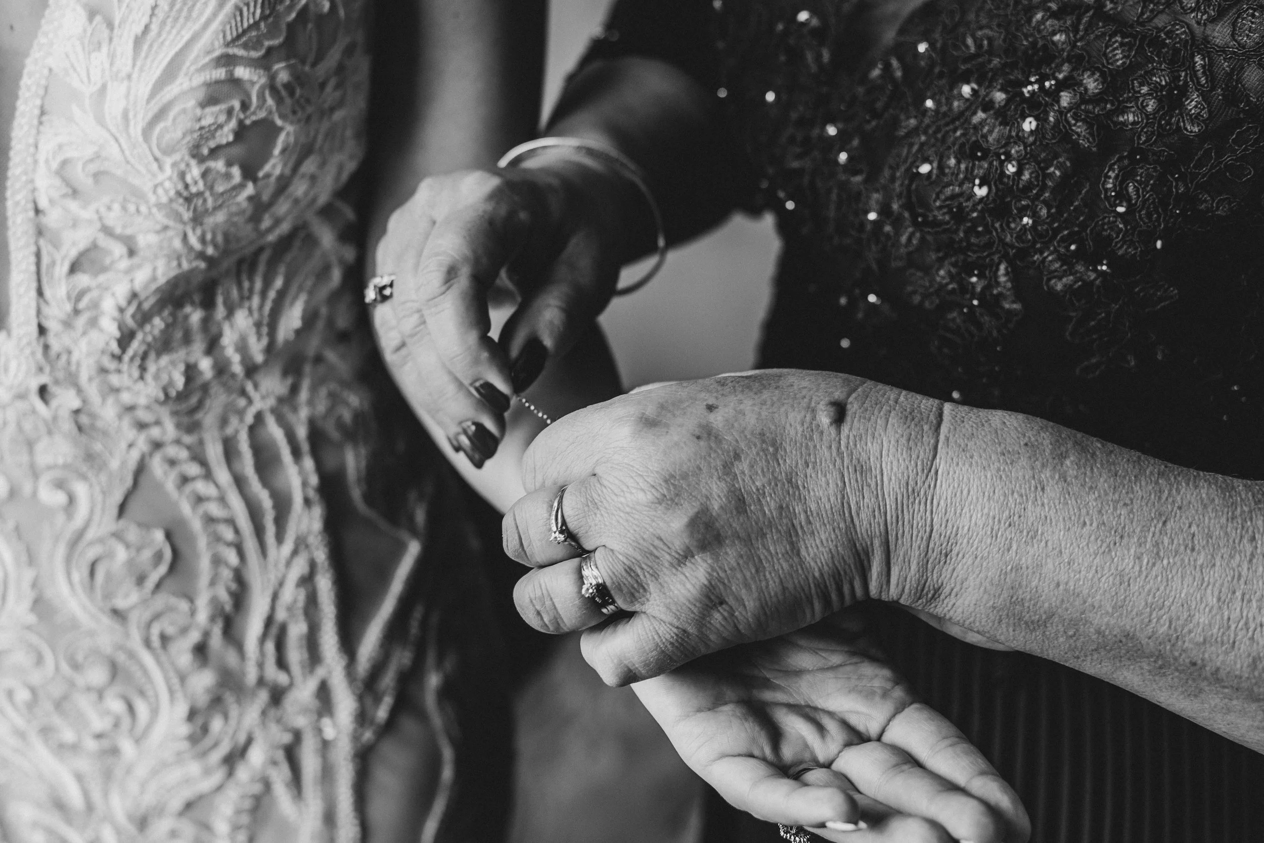 winter wedding photo inspo la crosse wisconsin