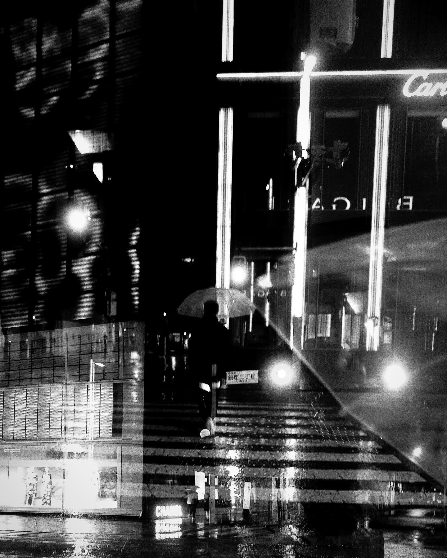 Ginza Rain ▫️▪️

#streetphotography_bw #streetphotographer #streetphotographers #grsnaps #grist #ricohgr #ricohgr3 #ricoh_gr_women #voidtokyo #everydayjapan #frametokyocollective #everybodystreet #friendsinbnw #spi_bnw #womenstreetphotographers #wome