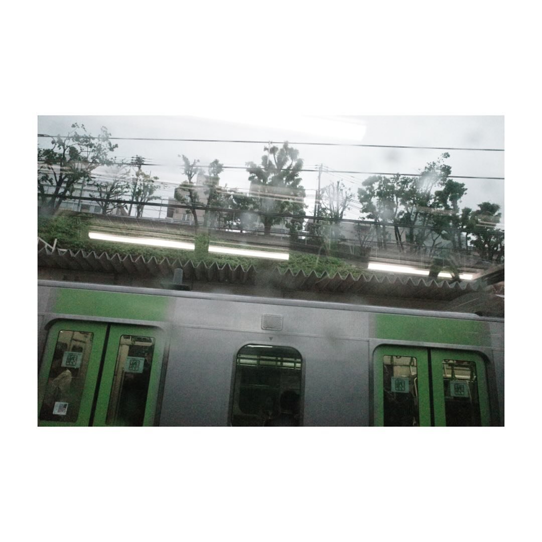 Yamanote Rain [3/3] 🟢 Komagome &gt; Tōkyō 
5.1.2024

Tokyo&rsquo;s JR Yamanote line runs in a circuit with 30 stops, and on a rainy day this week I rode the full loop &mdash; boarding at JY30 Yūrakuchō, taking one photo for every stop. 

It&rsquo;s 