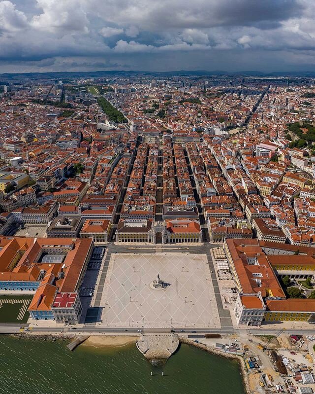 Emptiness #2. Lisbon, my hometown, during the state of emergency.
.
.
(C) Joel Santos
.
.
#lisboa #lisboa🇵🇹 #lisboaportugal #lisboa_pt #lisboapt #lisbon #lisbonportugal #lisbonlovers #lisbona #lisbonlife #lisbon🇵🇹 #visitlisbon #super_lisboa #supe