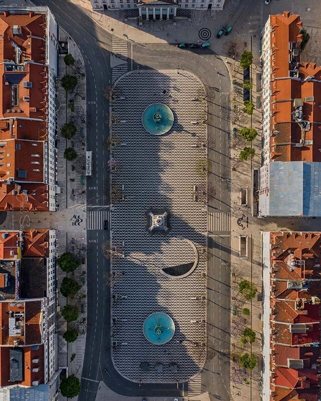 Emptiness # 4. Lisbon, my hometown, during the state of emergency.
.
.
(C) Joel Santos
.
.
#lisboa #lisboa🇵🇹 #lisboaportugal #lisboa_pt #lisboapt #lisbon #lisbonportugal #lisbonlovers #lisbonne #lisbona #lisbon🇵🇹 #visitlisbon #super_lisboa #super