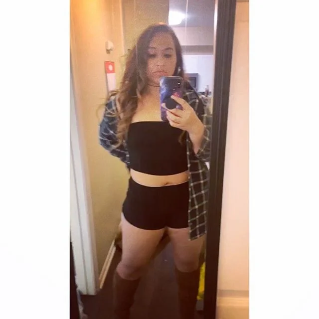 Have a good weekend peeps 🌺
.
.
.
.
.
.
.
.
.
.
.
#weekend #weekendvibes #weekendmood #saturday #ootn #singer #singersongwriter #hawaiian #samoan