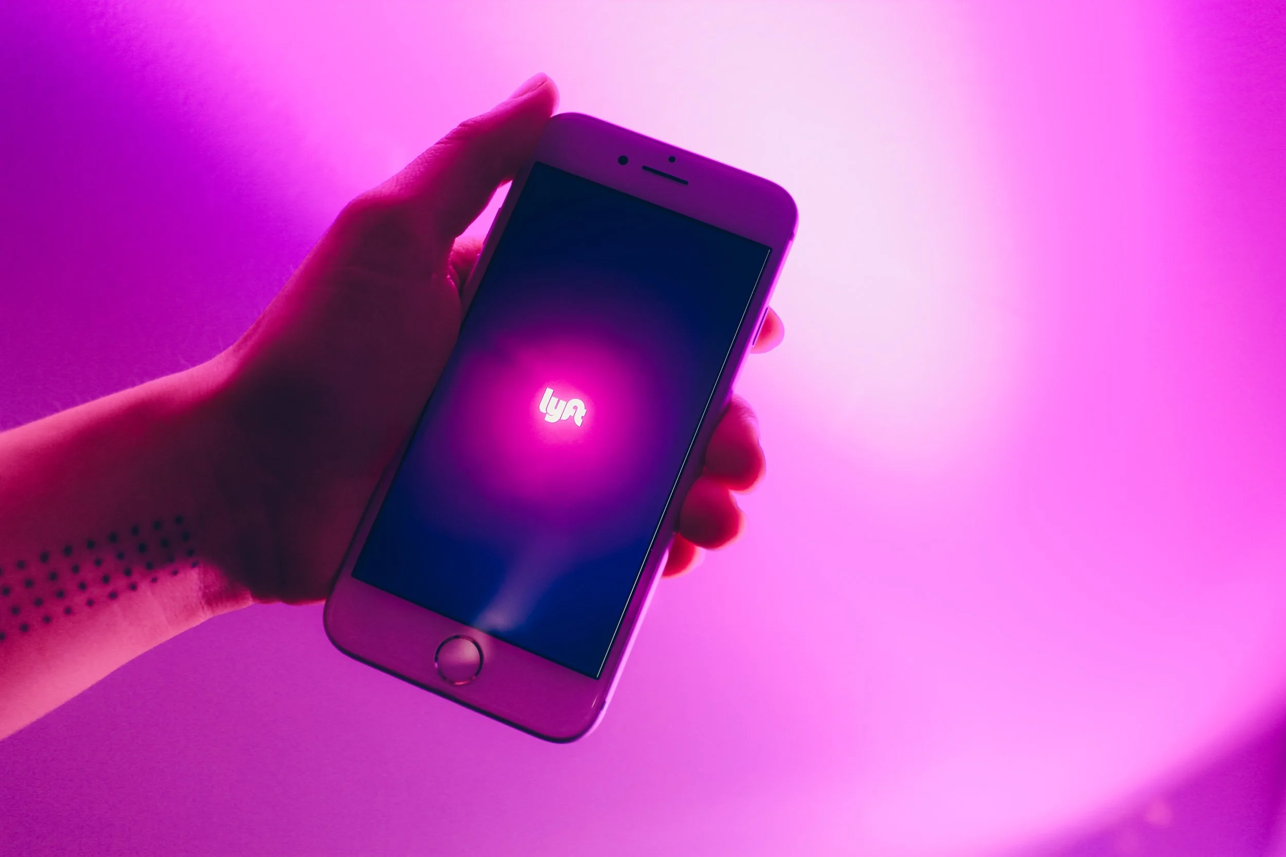 Lyft provides more incentive for riders and drivers to use green cars with new "Green Mode" option.