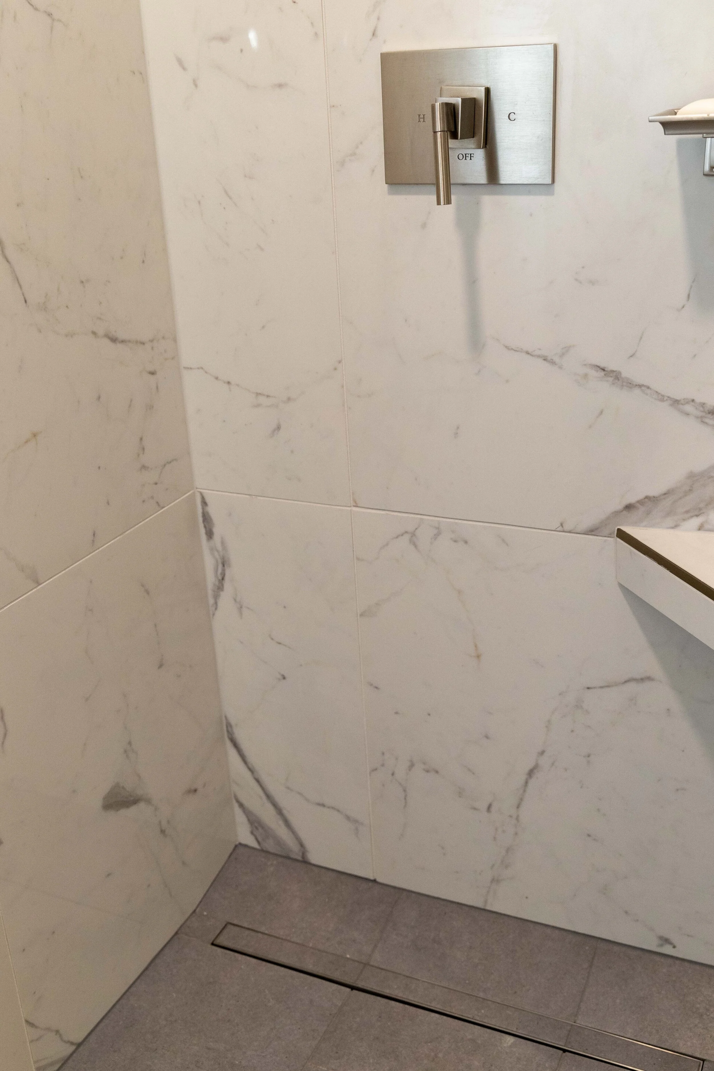 Linear drain in shower
