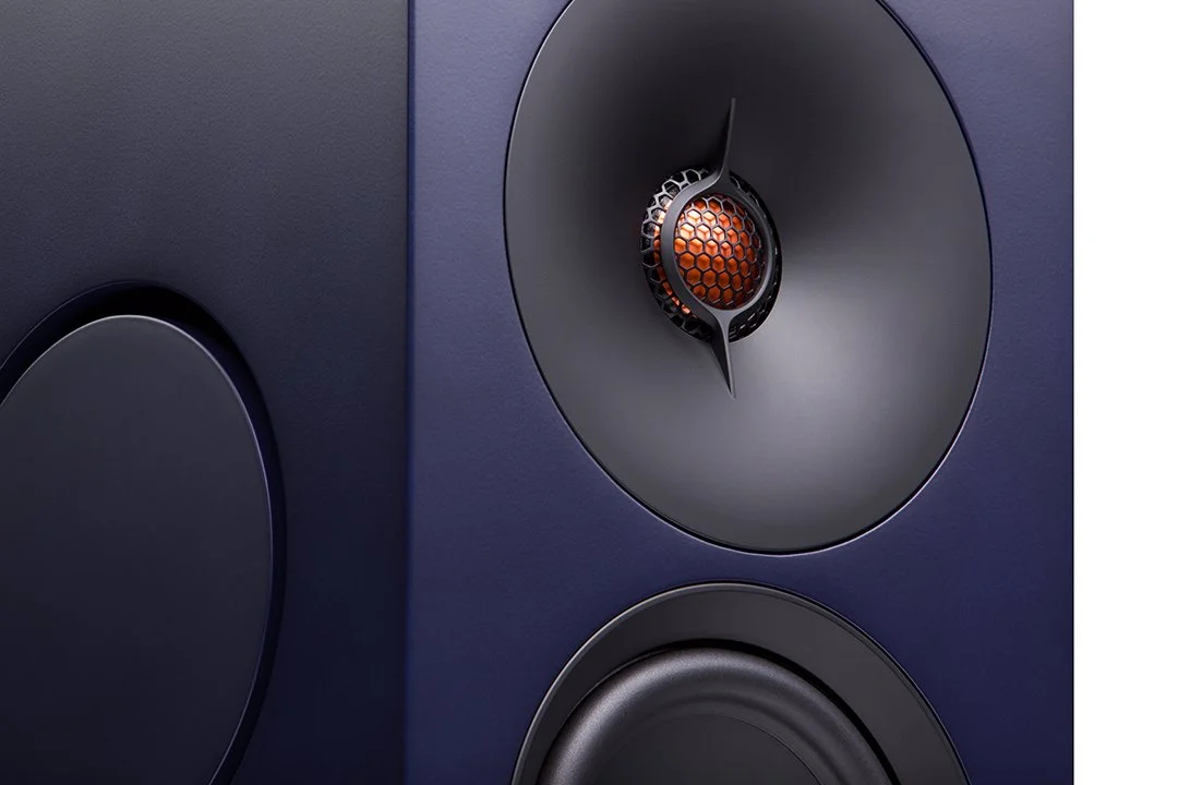 Cambridge_Speakers_LRM_Blue_Detail4.jpg