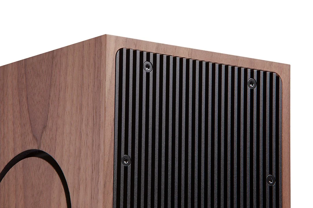 Cambridge_Speakers_LRM_Walnut_Detail2.jpg