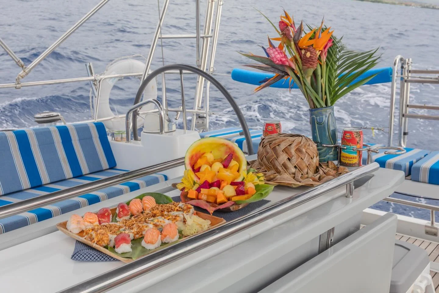 Food &amp; drinks included, all we need is your company 🤩

#sail #food #sailcharter #boatcharter #hawaii #kailuakona #allinclusive #sailboat 

📸 @kenzypix