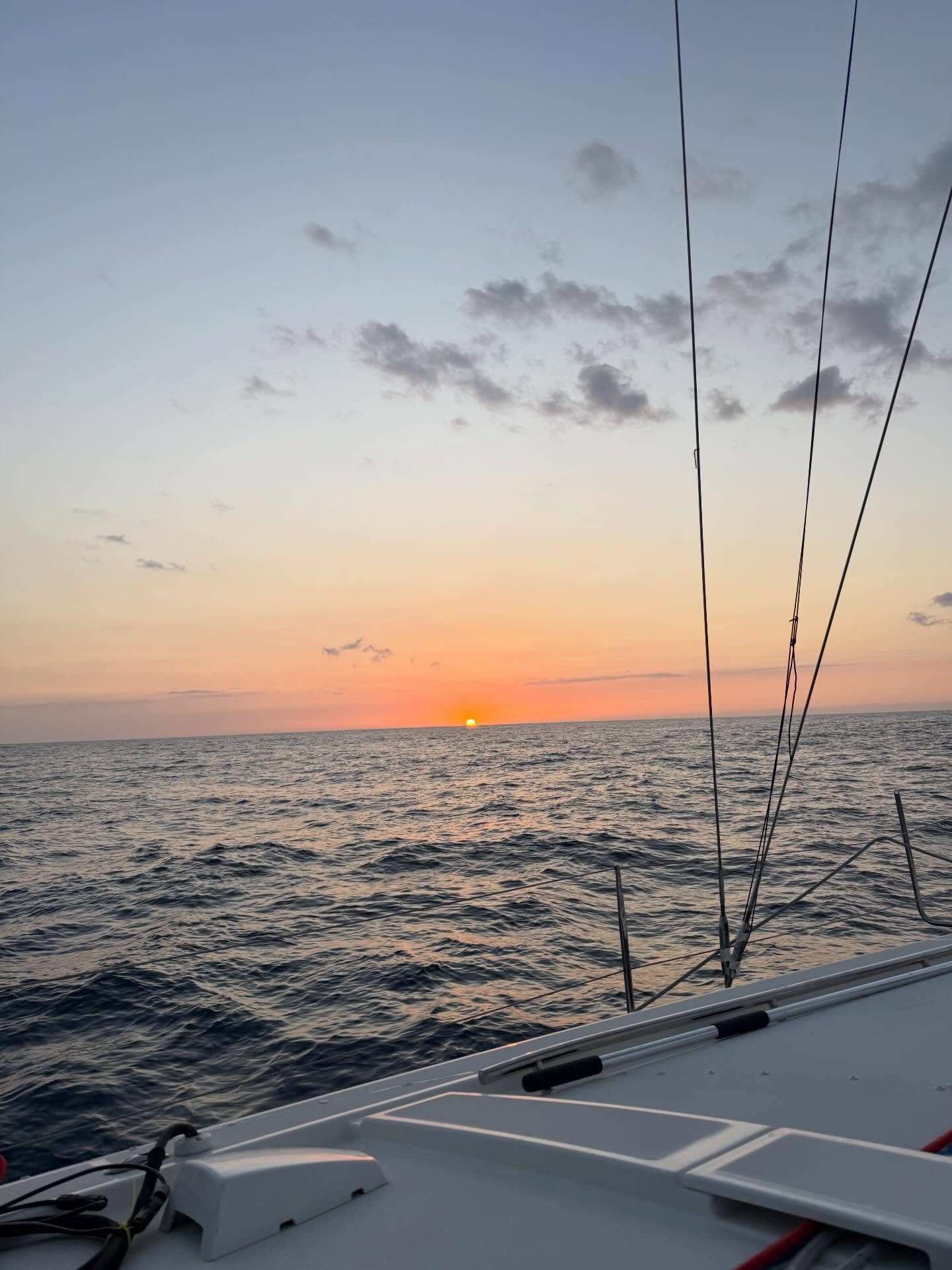 Nothing but stunning sunsets from the boat 😍

#sail #sailboat #sunset #ocean #hawaii