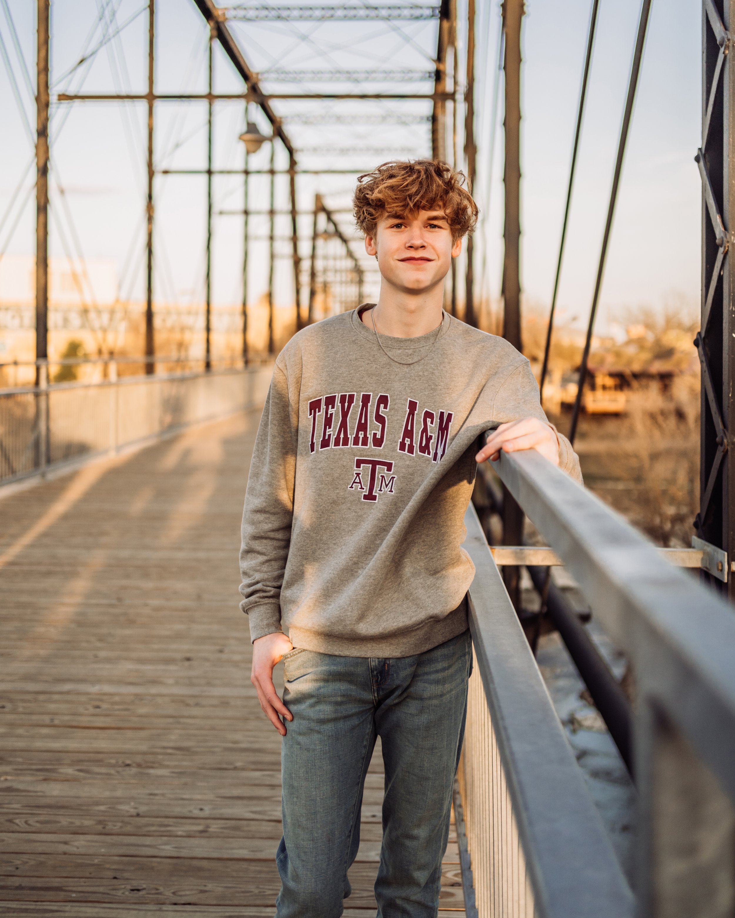 www.shelialouisephotography.com/shelialouisephotographyblog/new-braunfels-senior-portrait-artists-celebrates-another-wonderful-young-man-graduating-connor