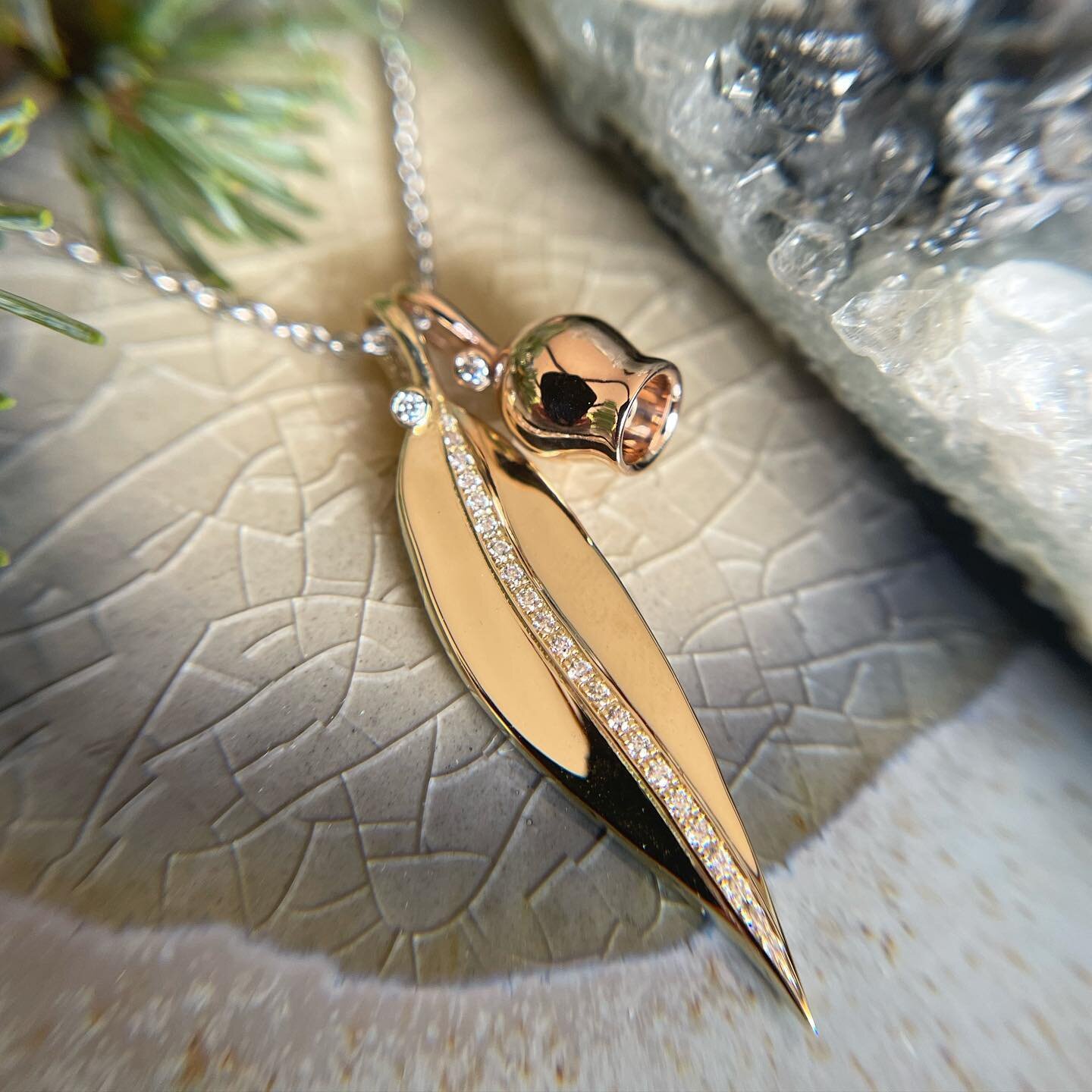 ✨Botanical Magic✨
.
.
#australianmadejewellery #botanicaljewellery #magicaljewellery #sydneyjewellerydesigner #talisman #magicaljewellery #gumnutjewellery #gumleafjewellery
