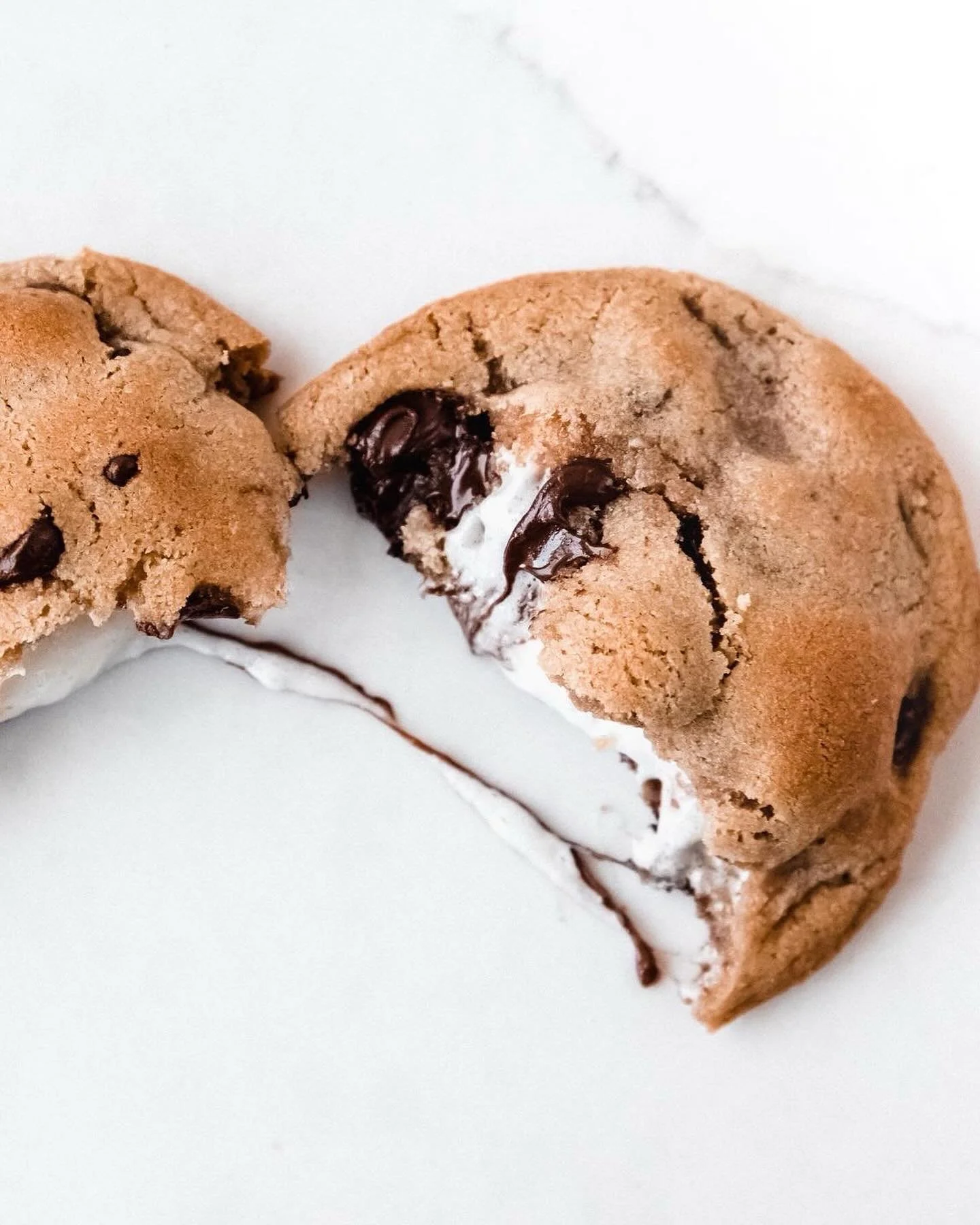 It's GRAND OPENING weekend at @gilbertmarket! We're super stoked for you to check out our new spot! Expect awesome vibes, amazing people, and a ton of local love. Oh, and parking just got a whole lot easier! 

Cookie flavors: 
S&rsquo;mores
Hot Fudge