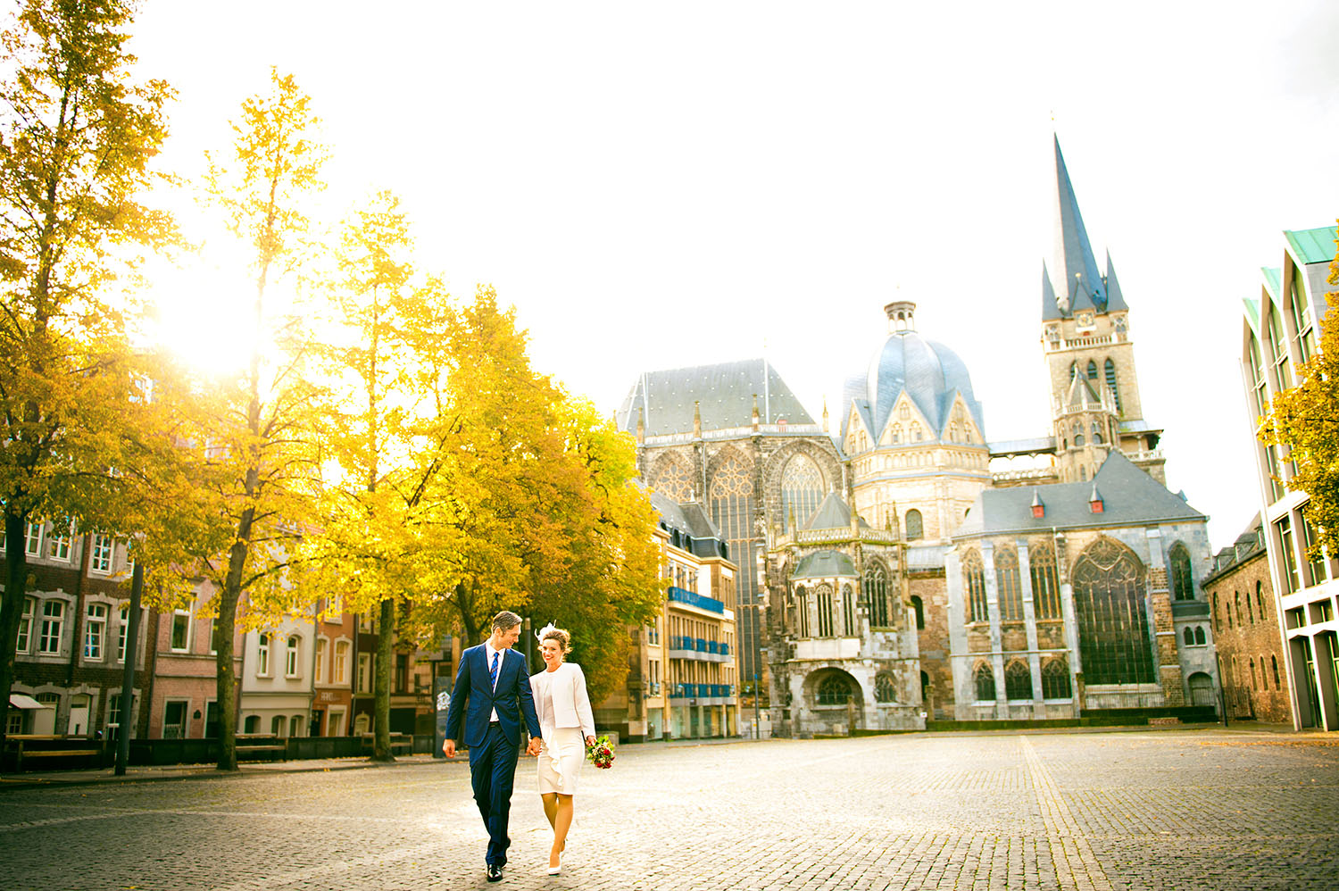 Brautpaar vor dem Aachener Dom