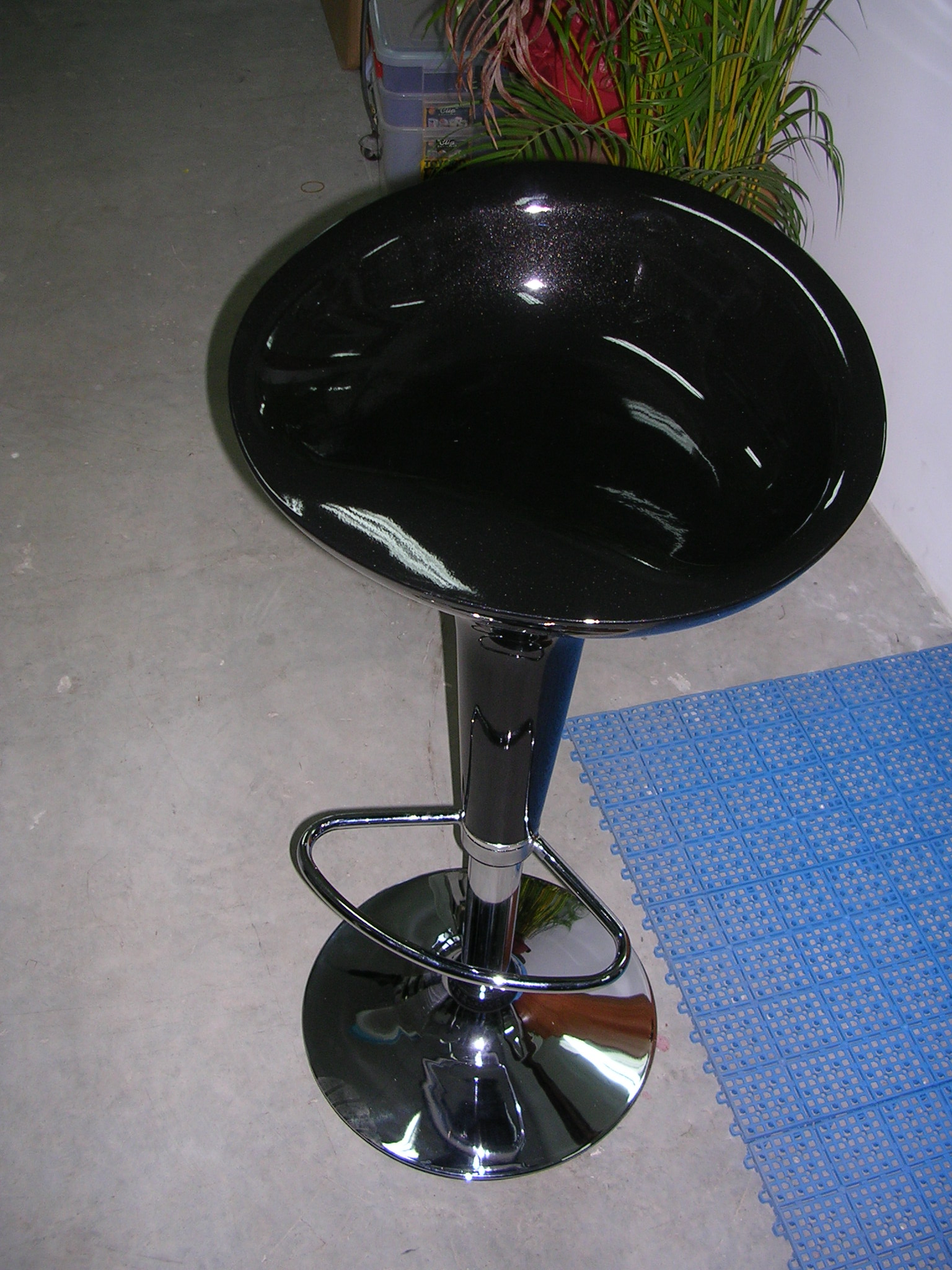 Hi-Tech bar stool