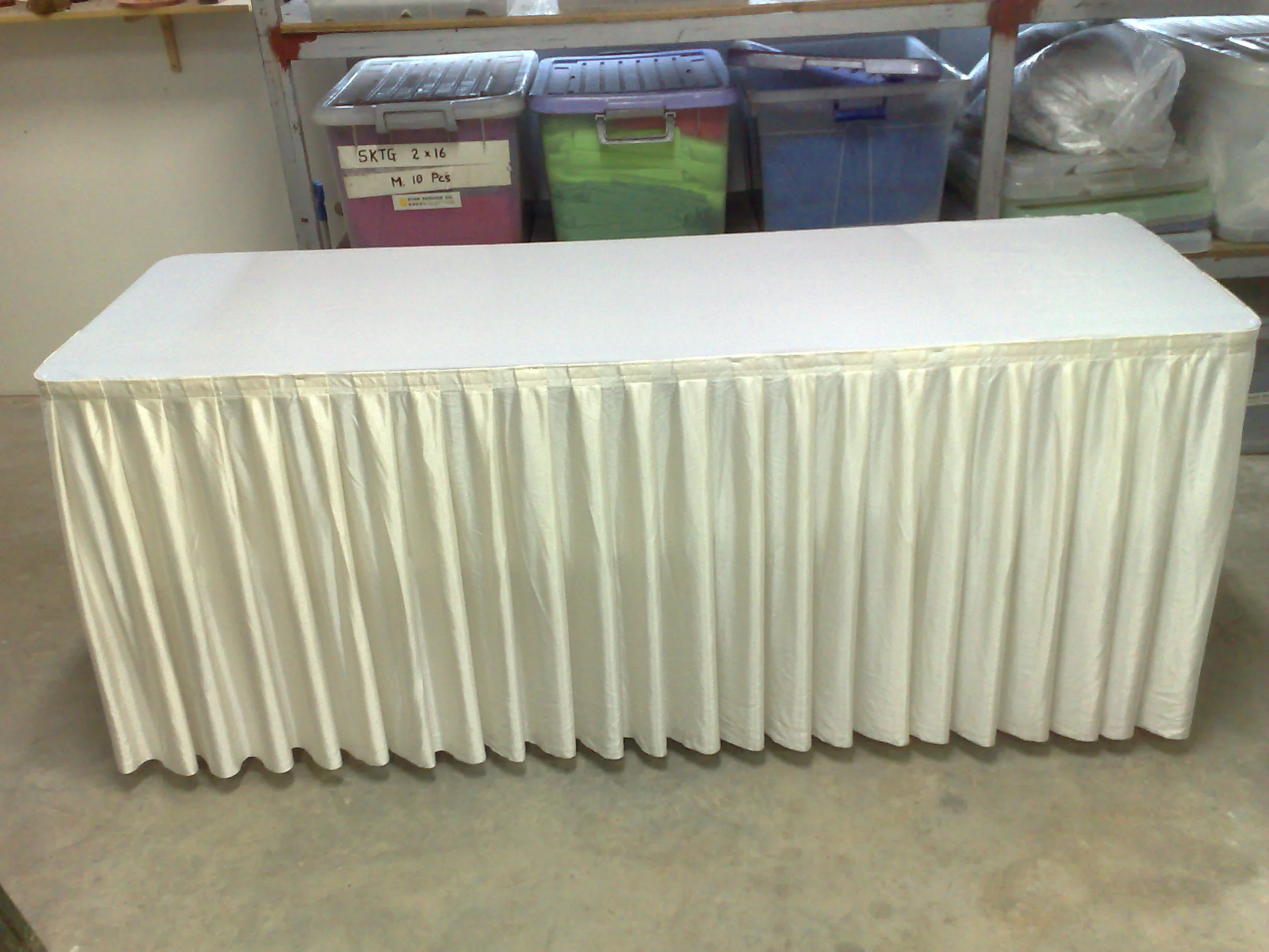 2x6' table w/ ivory skirting