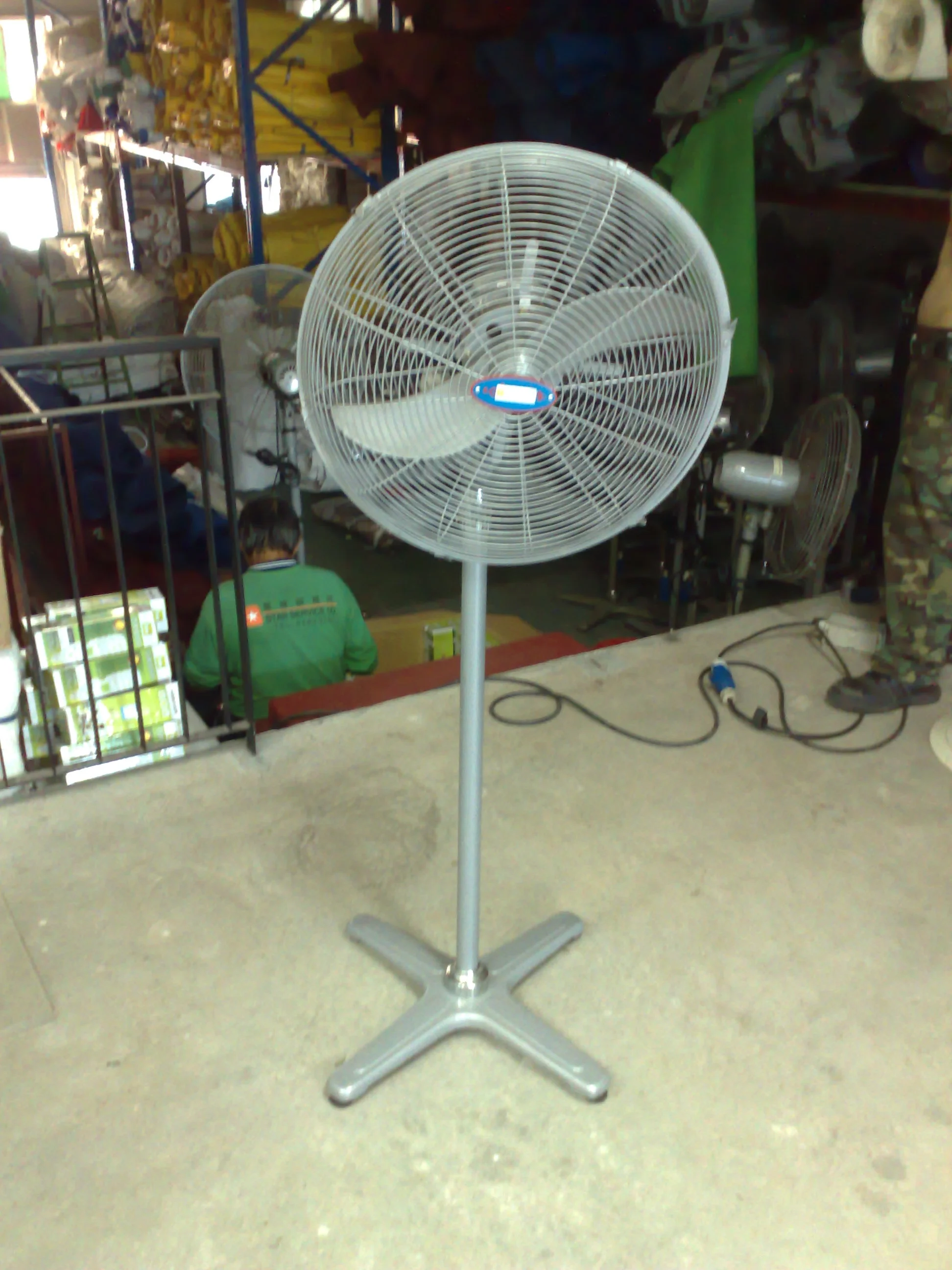 Industrial standing fan